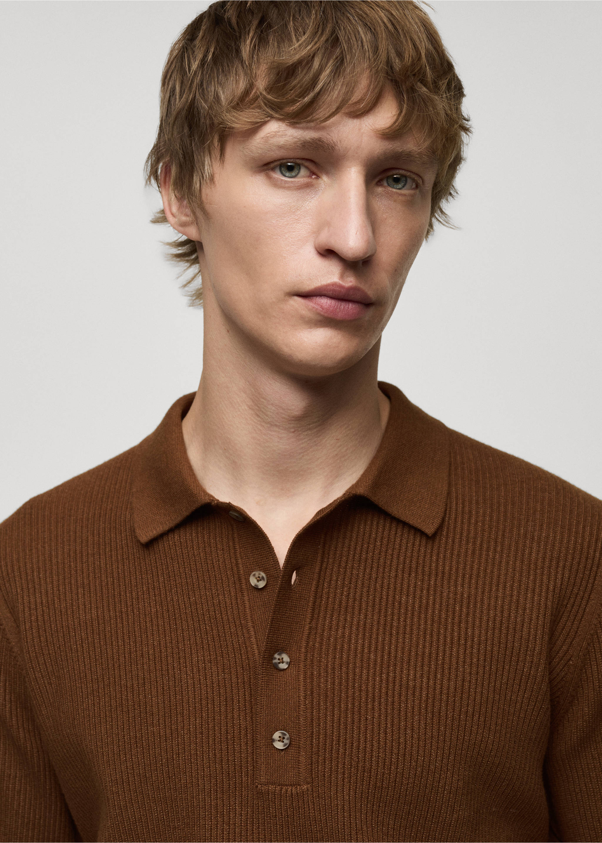 Cotton-blend ribbed polo sweater - Details of the article 1, Coffee. Ref: 77024445-00.