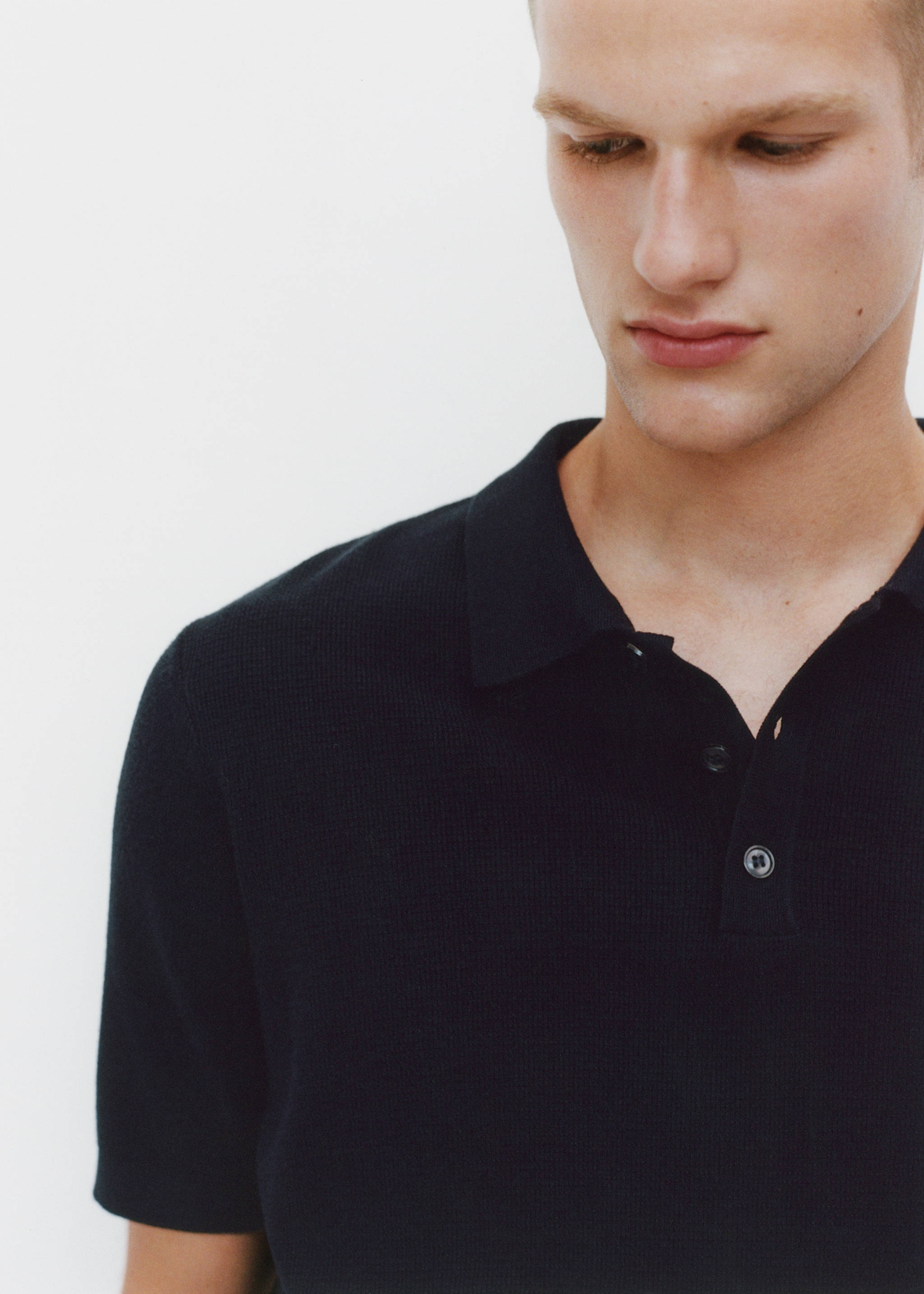 Structured fine-knit polo shirt - Details of the article 5