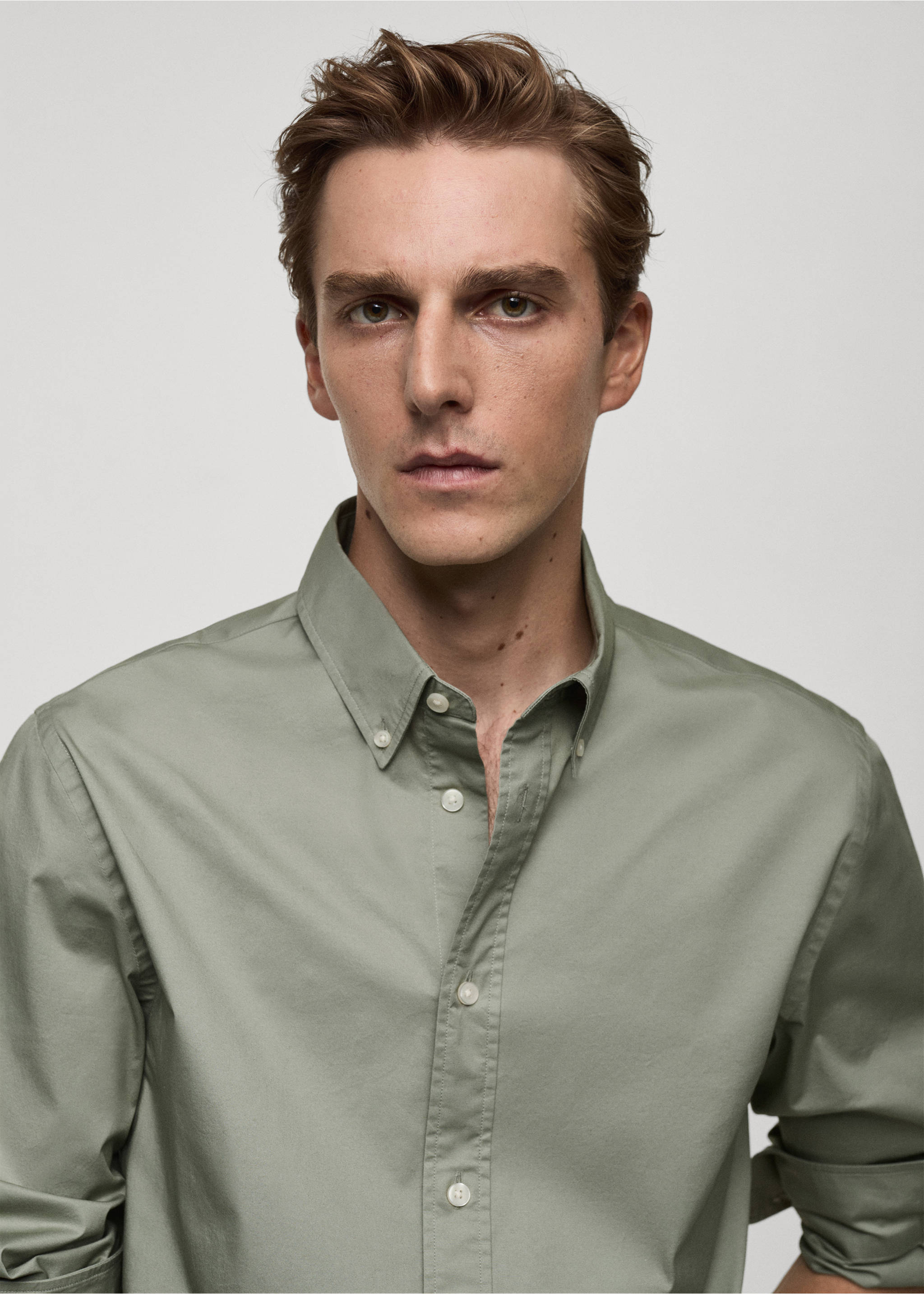 Chemise regular fit coton - Détail de l'article 1, Kaki. Ref: 77024452-00.