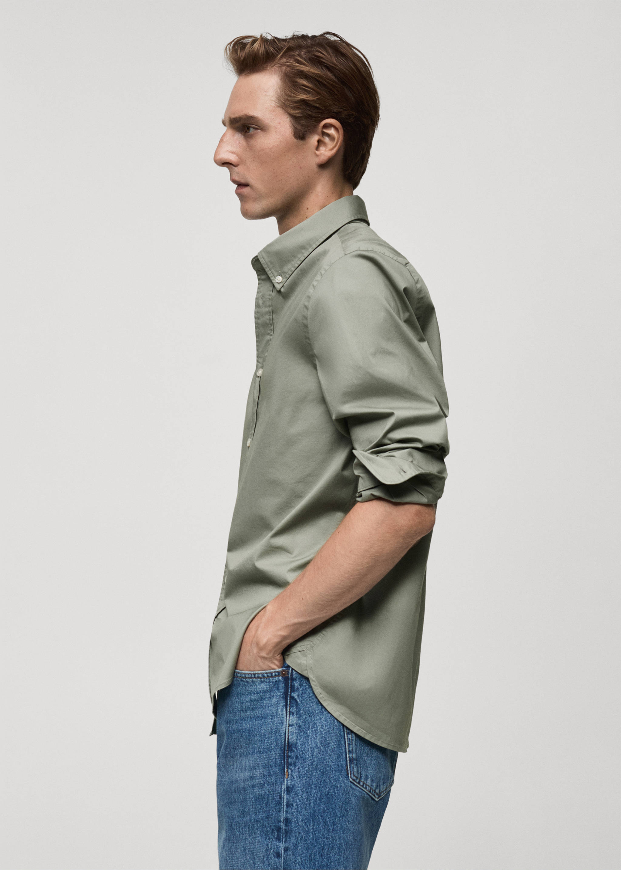 Chemise regular fit coton - Détail de l'article 2, Kaki. Ref: 77024452-00.