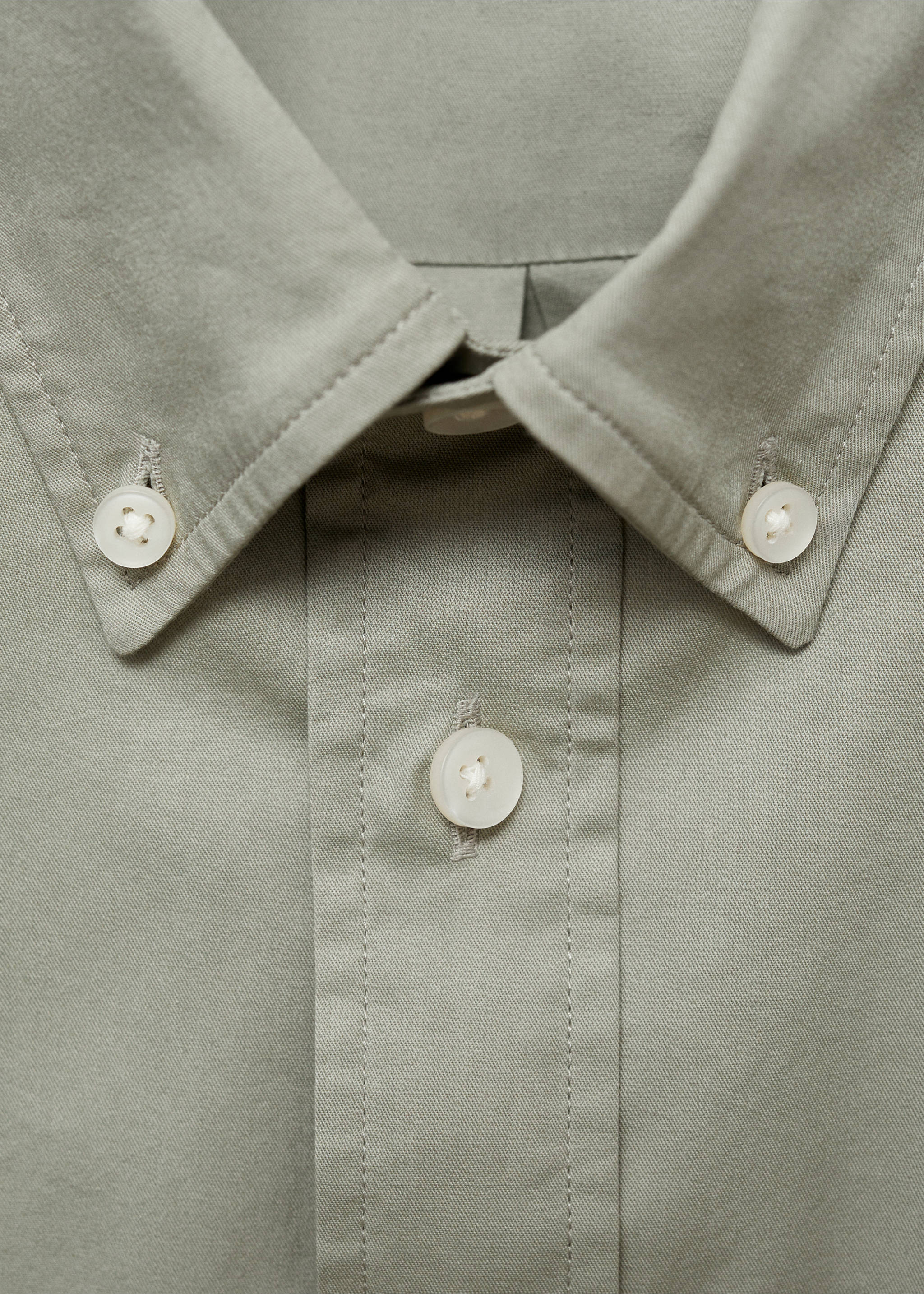 Chemise regular fit coton - Détail de l'article 8, Kaki. Ref: 77024452-00.