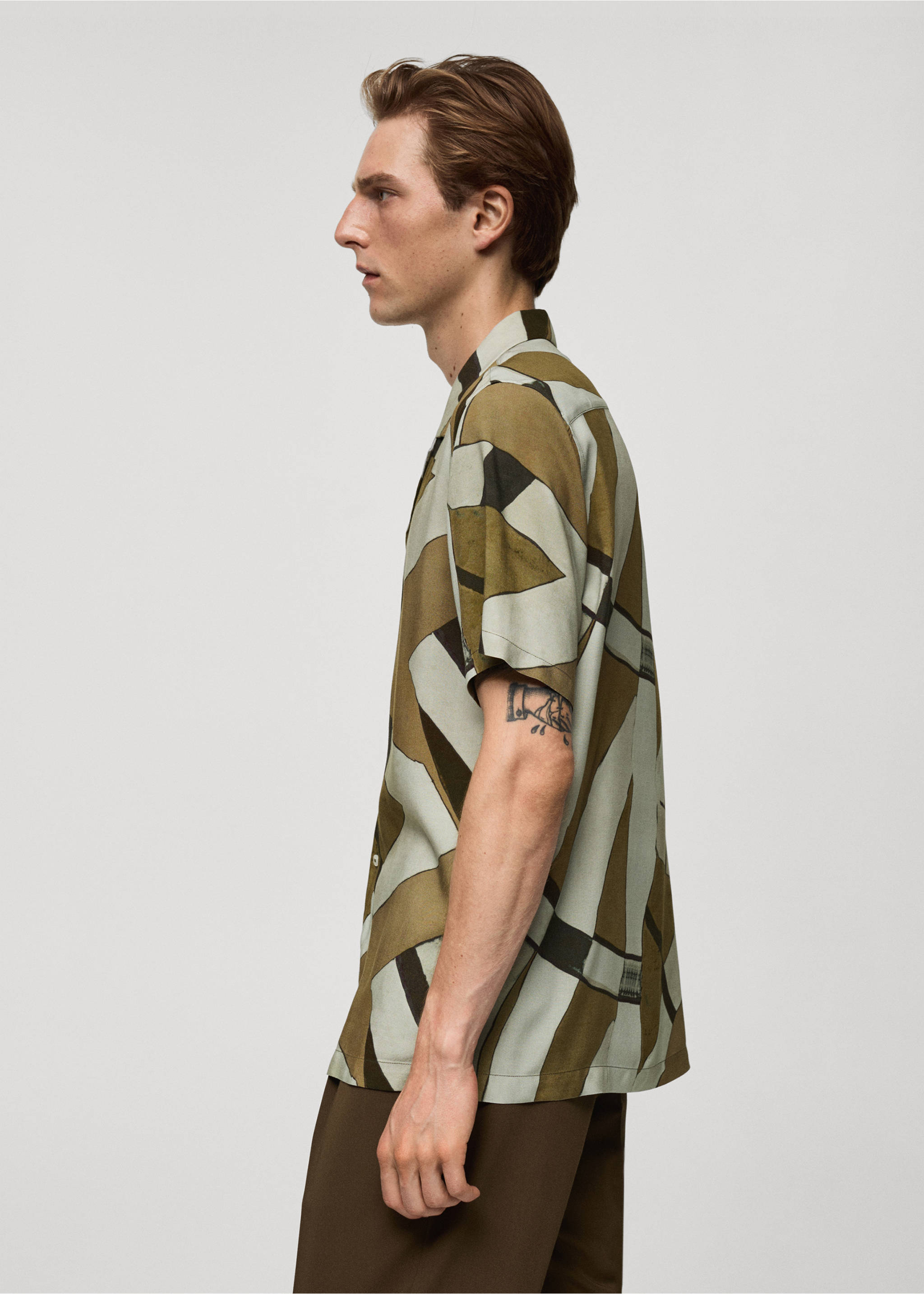 Printed flowing shirt with bowling collar - Details of the article 2, Dark Green. Ref: 77024455-00.