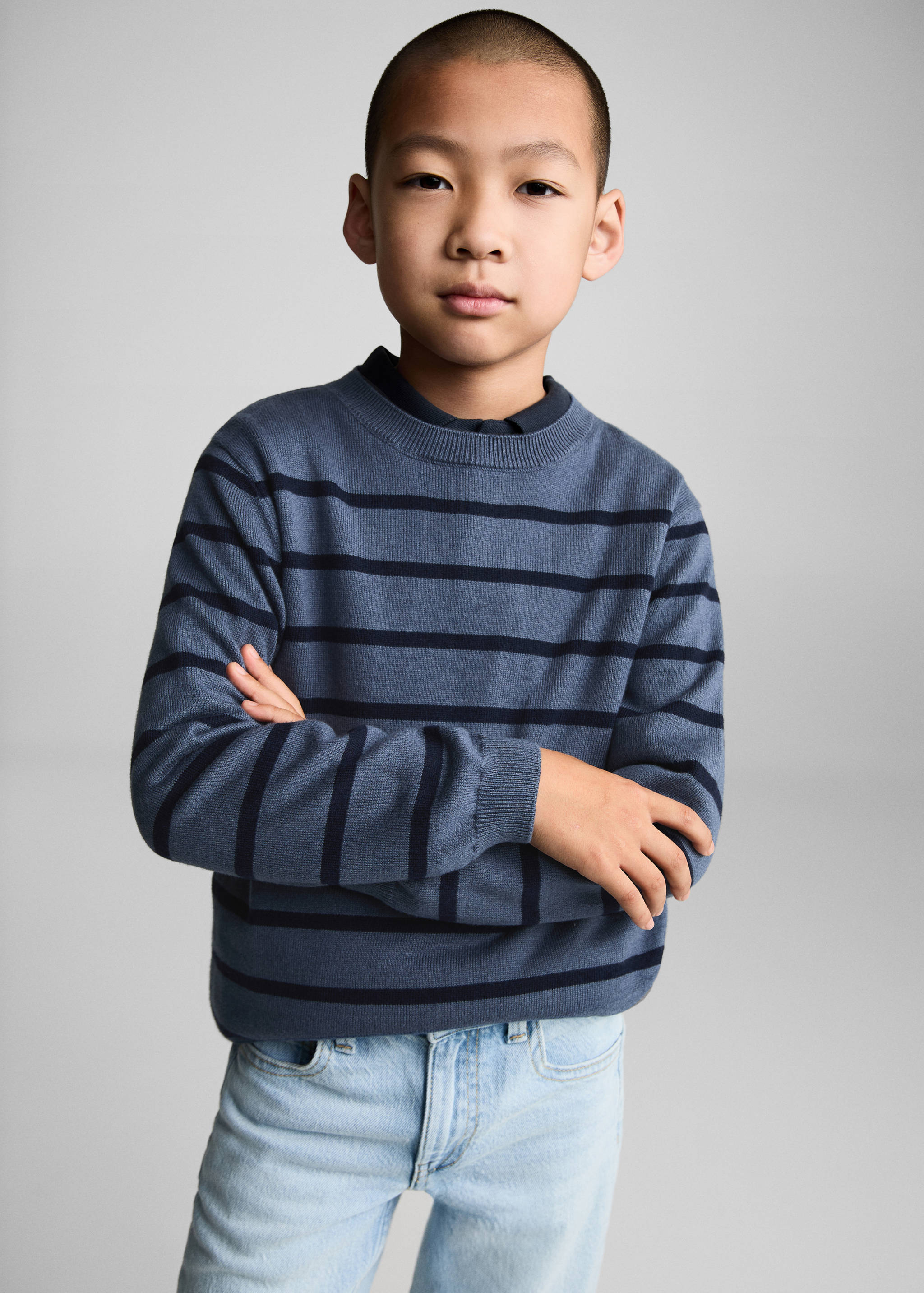 Randig stickad tröja - Bild av mittparti