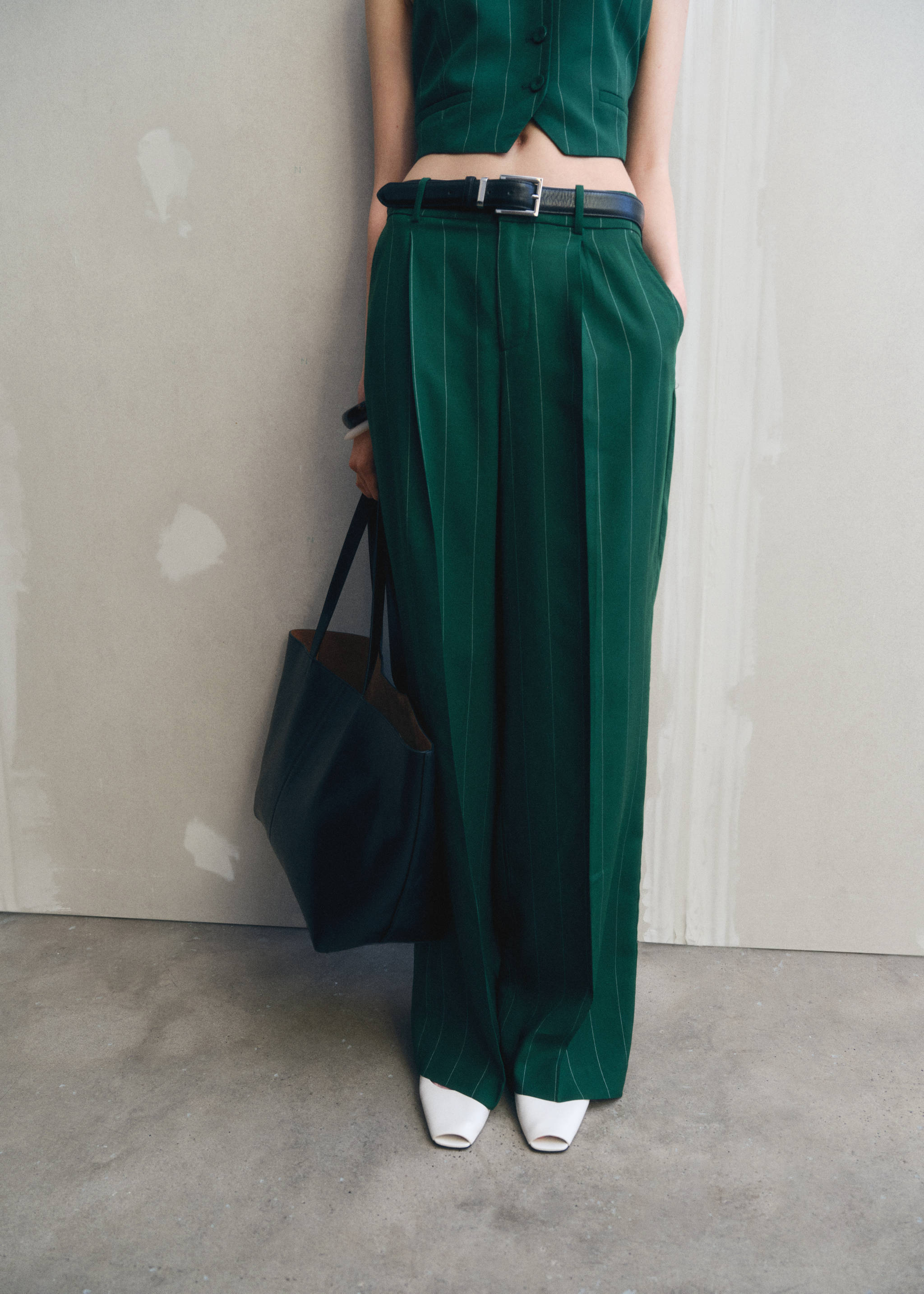 Pinstripe suit trousers - Details of the article 7, Green. Ref: 77024766-00.