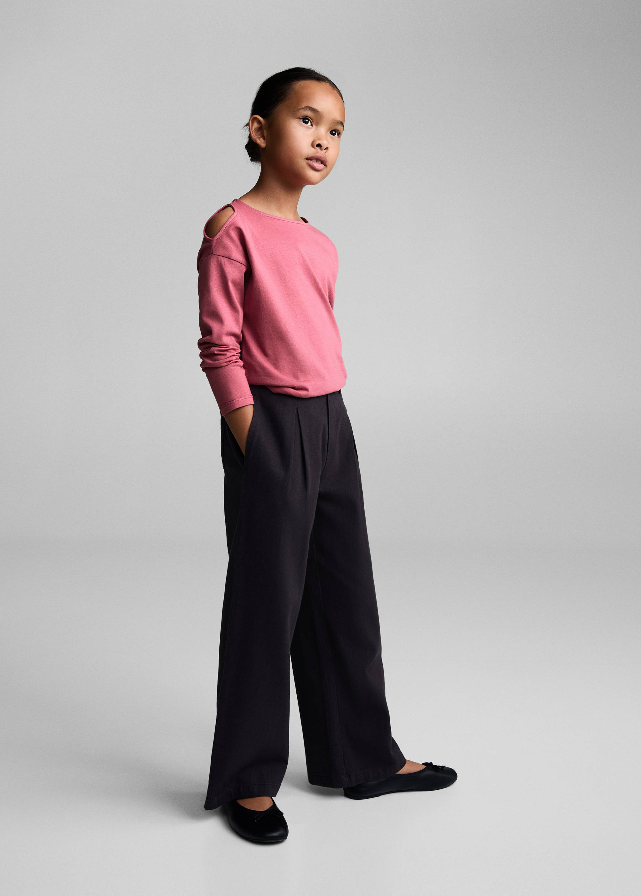 Long-sleeve t-shirt with cut-out - General plane