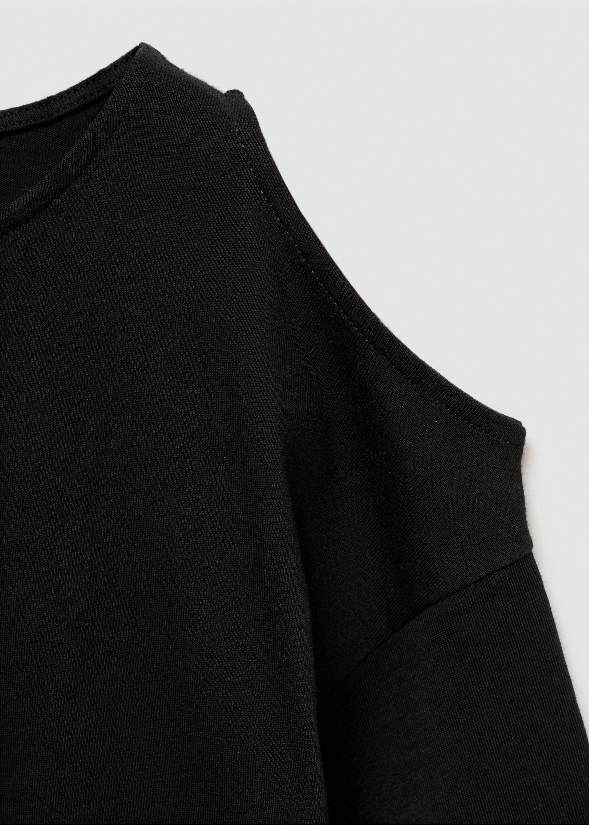 Long-sleeve t-shirt with cut-out - Details of the article 8, Black. Ref: 77024775-00.