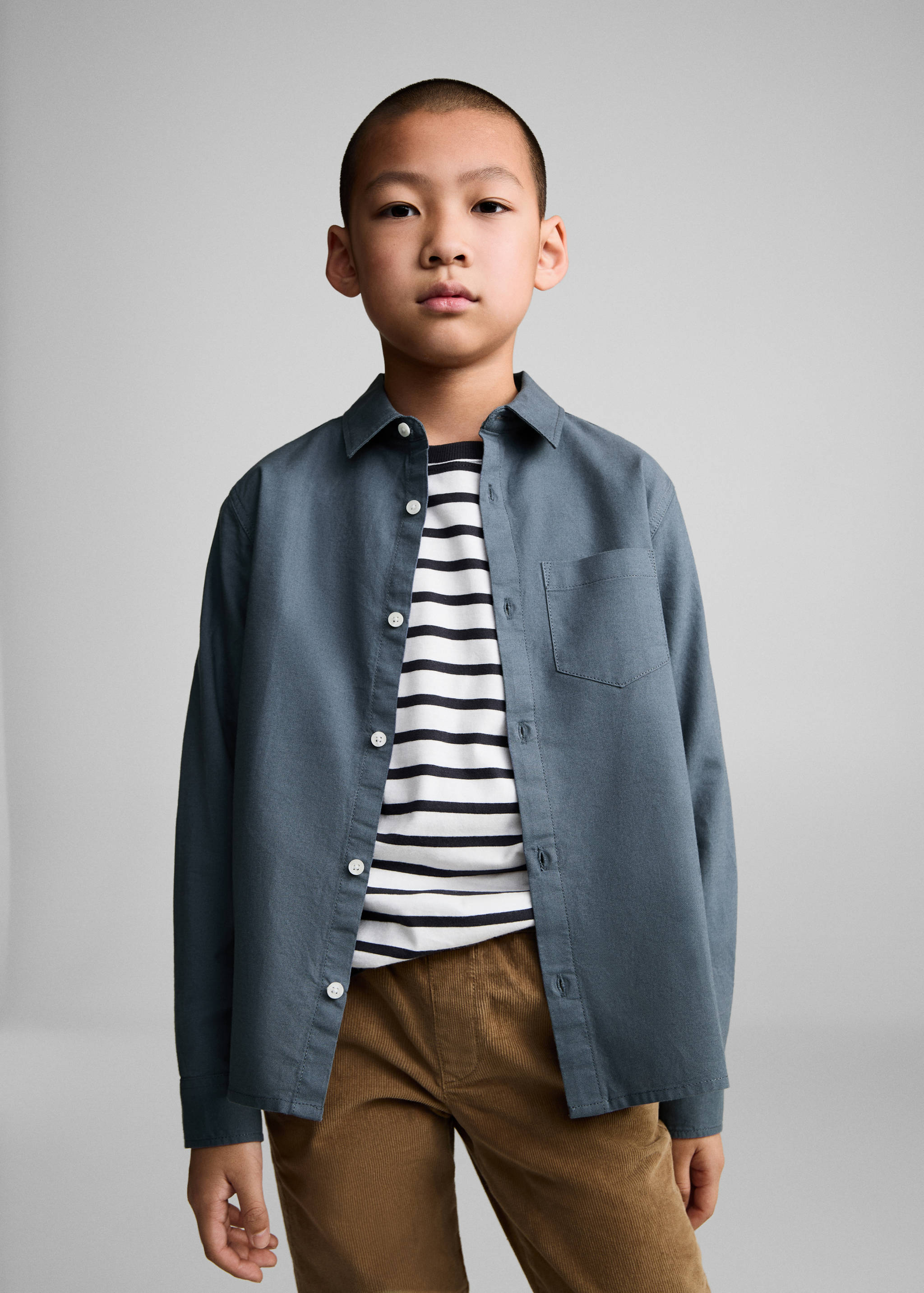 Chemise coton à poche - Plan moyen