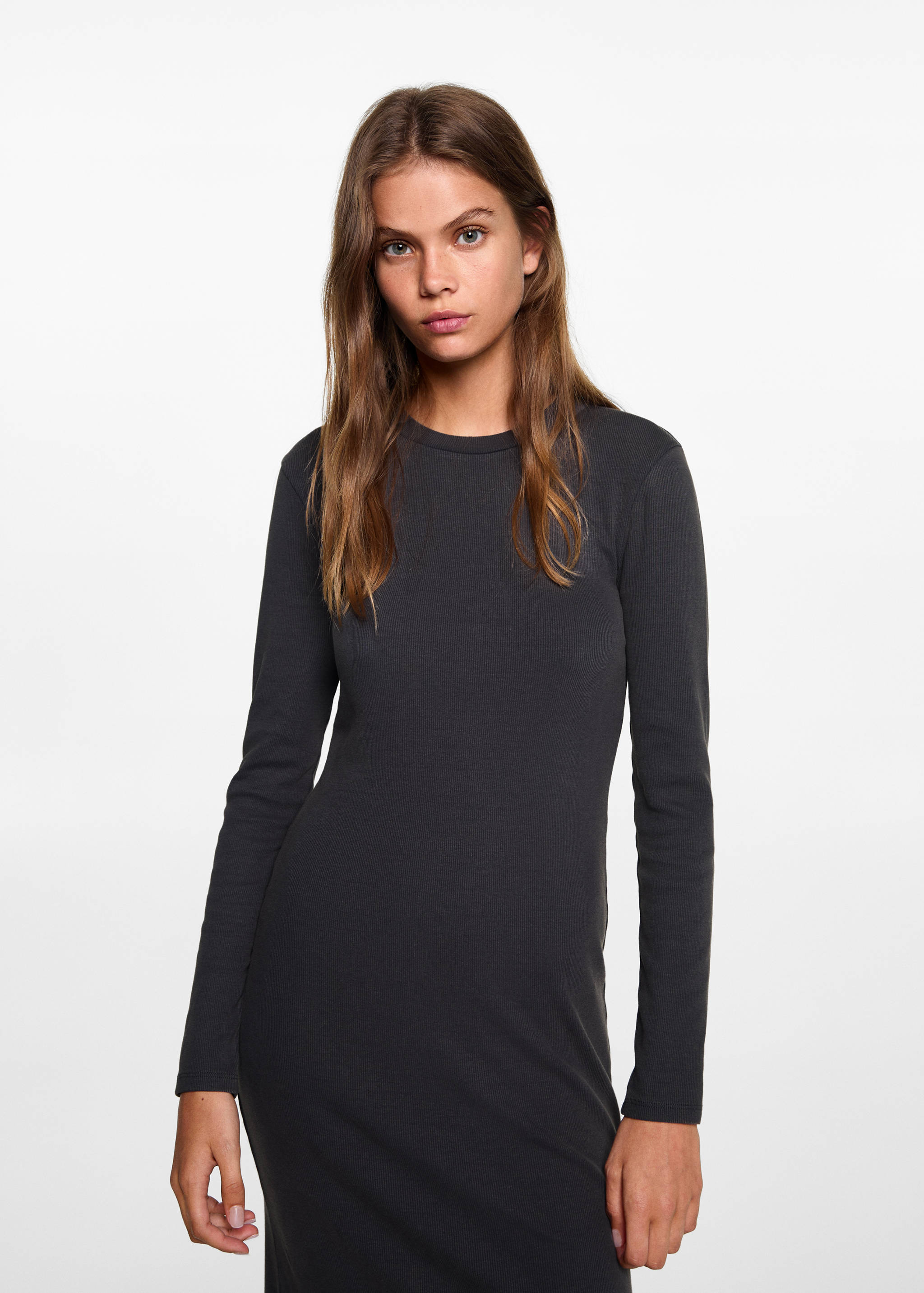 Vestido canalé abertura - Plano medio