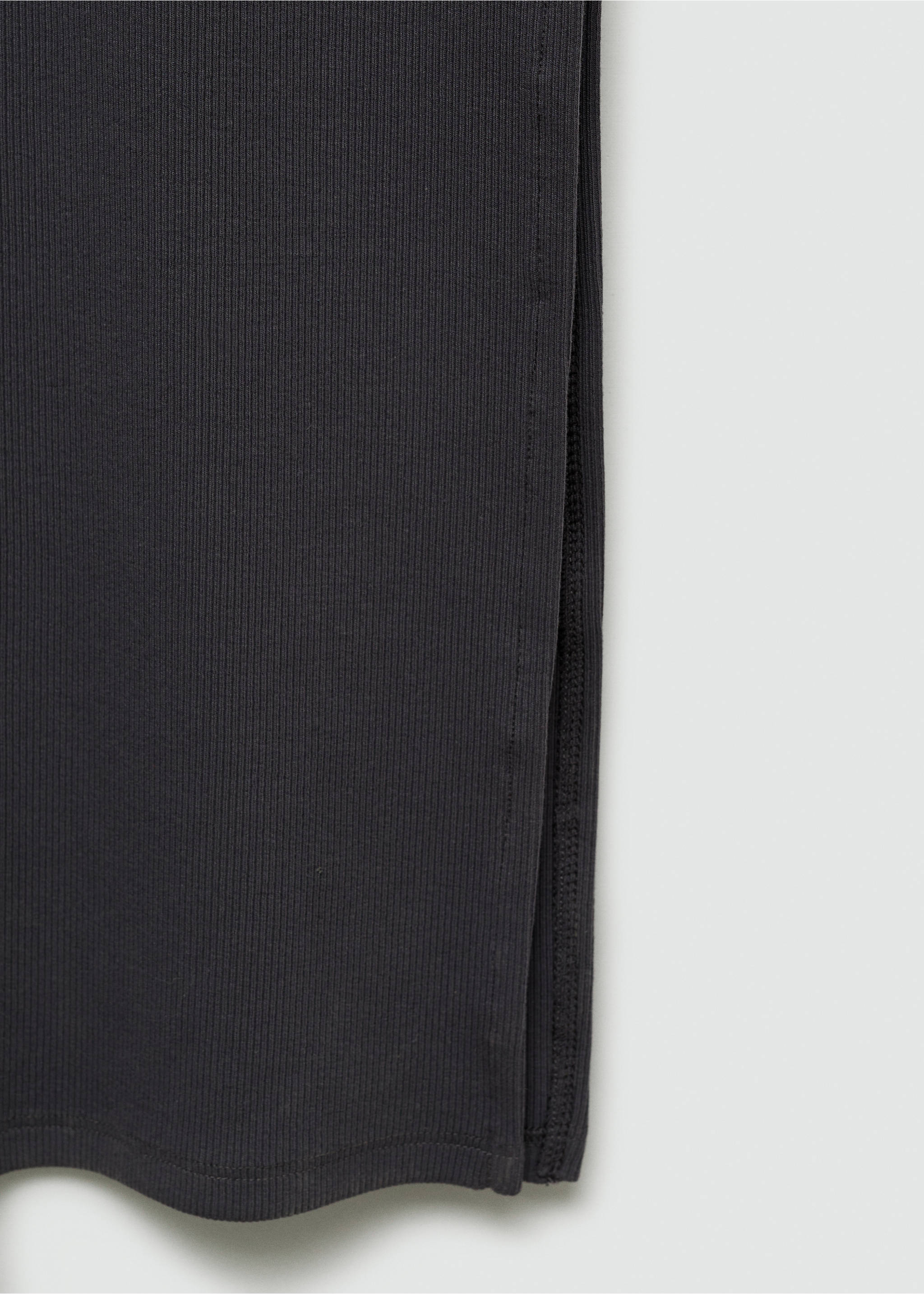 Prążkowana sukienka z rozcięciem - Szczegóły artykułu 0, Antracytowy. Ref: 77024787-00.