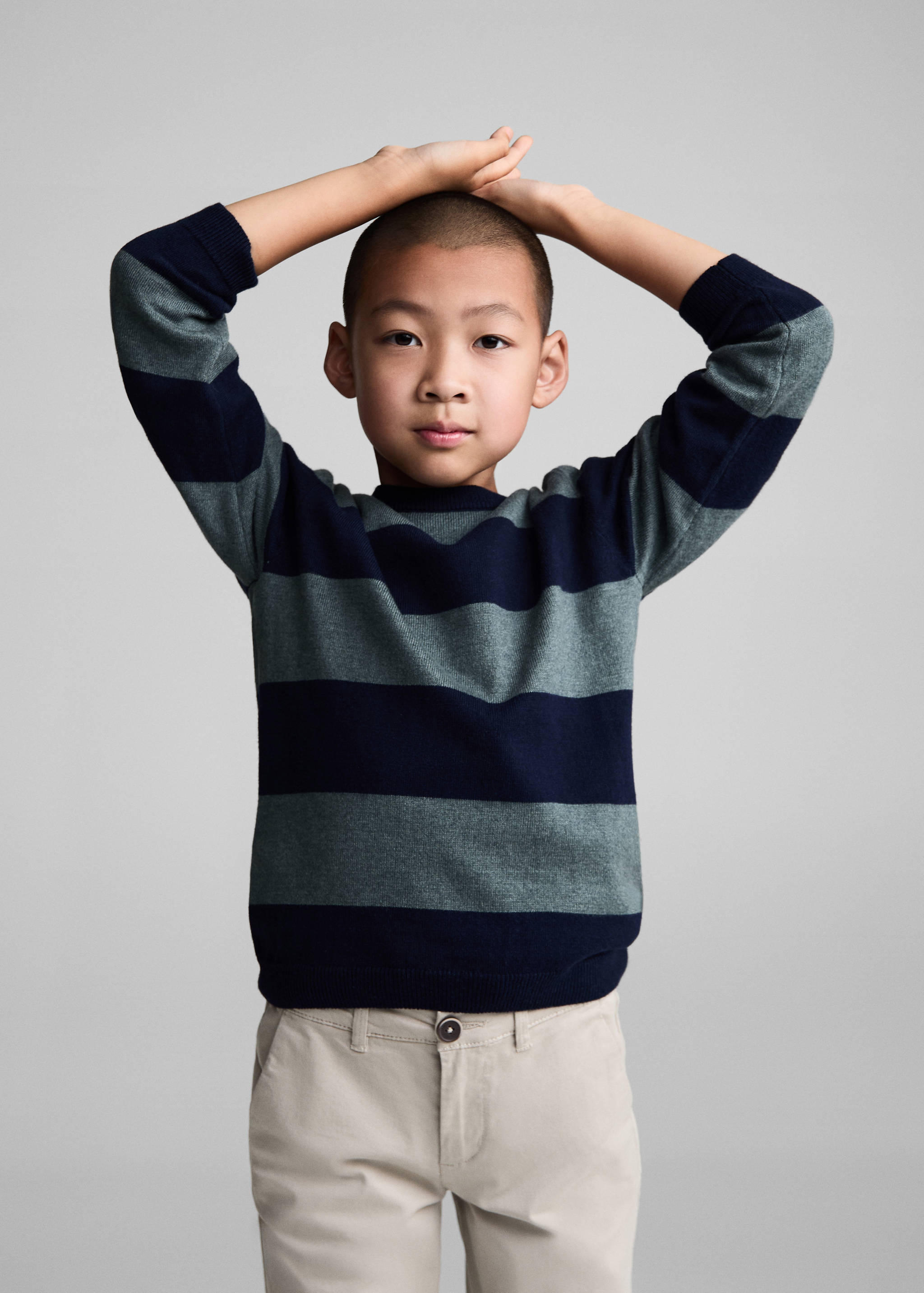 Knit striped sweater - Medium plane