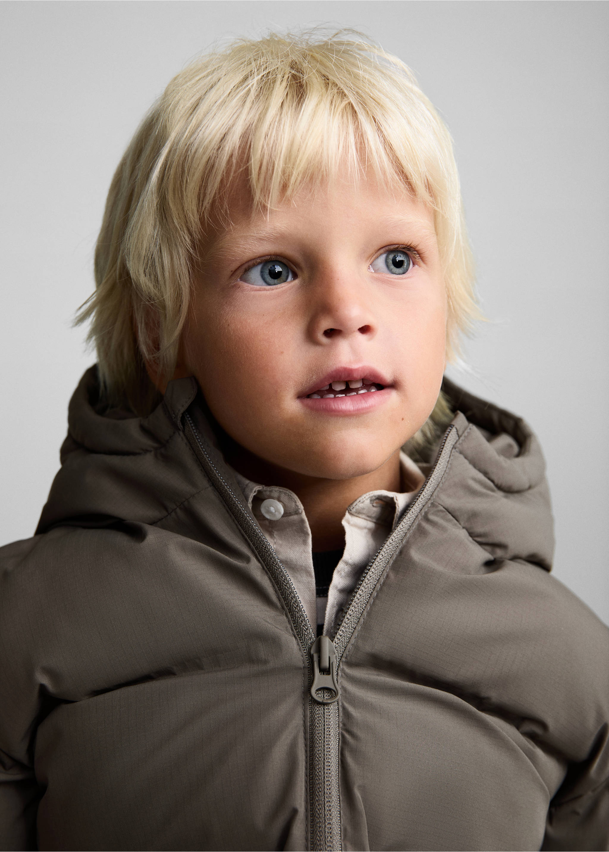 Hood puffer coat - Details of the article 1, Dark Green. Ref: 77025149-00.