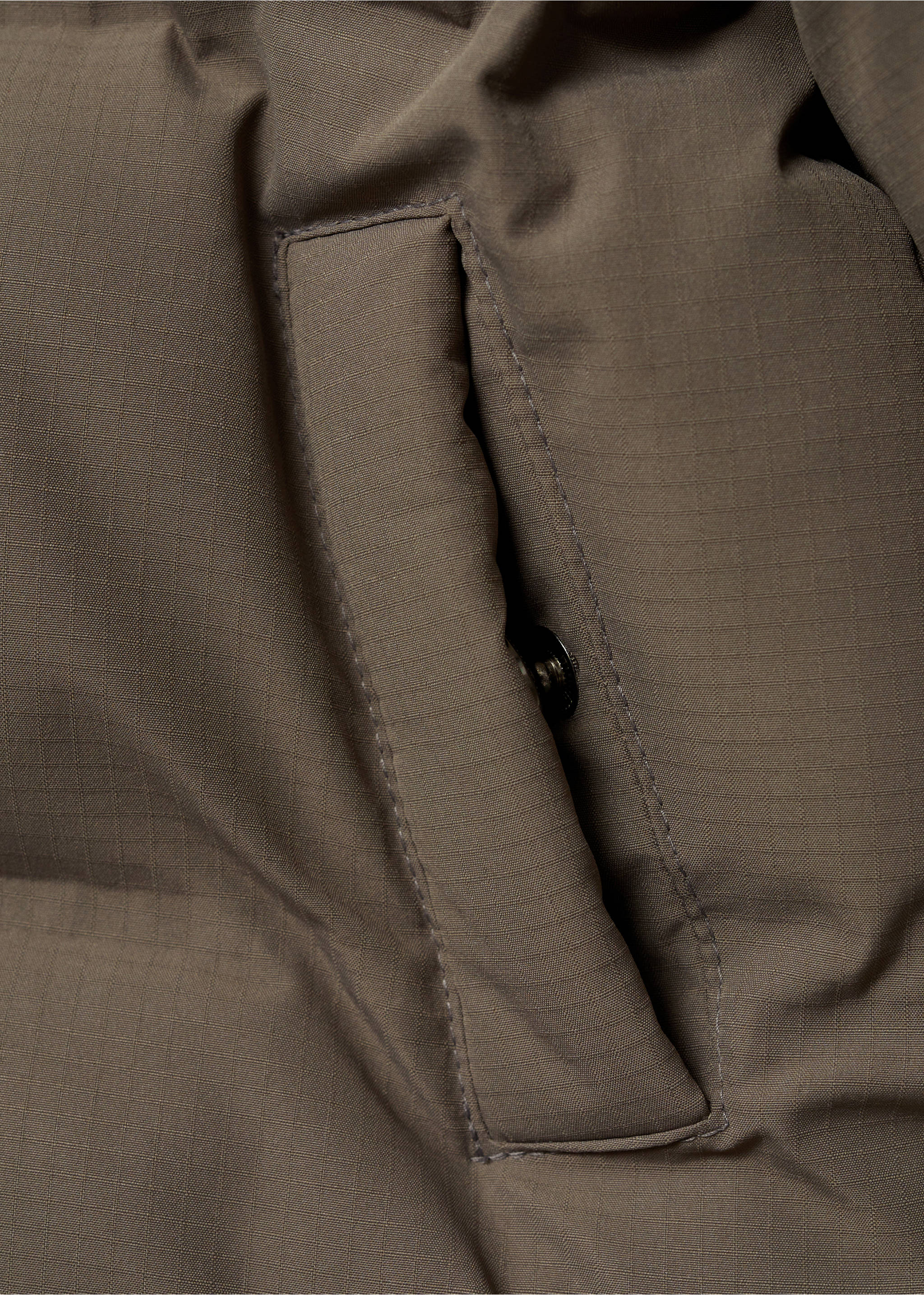 Hood puffer coat - Details of the article 8, Dark Green. Ref: 77025149-00.