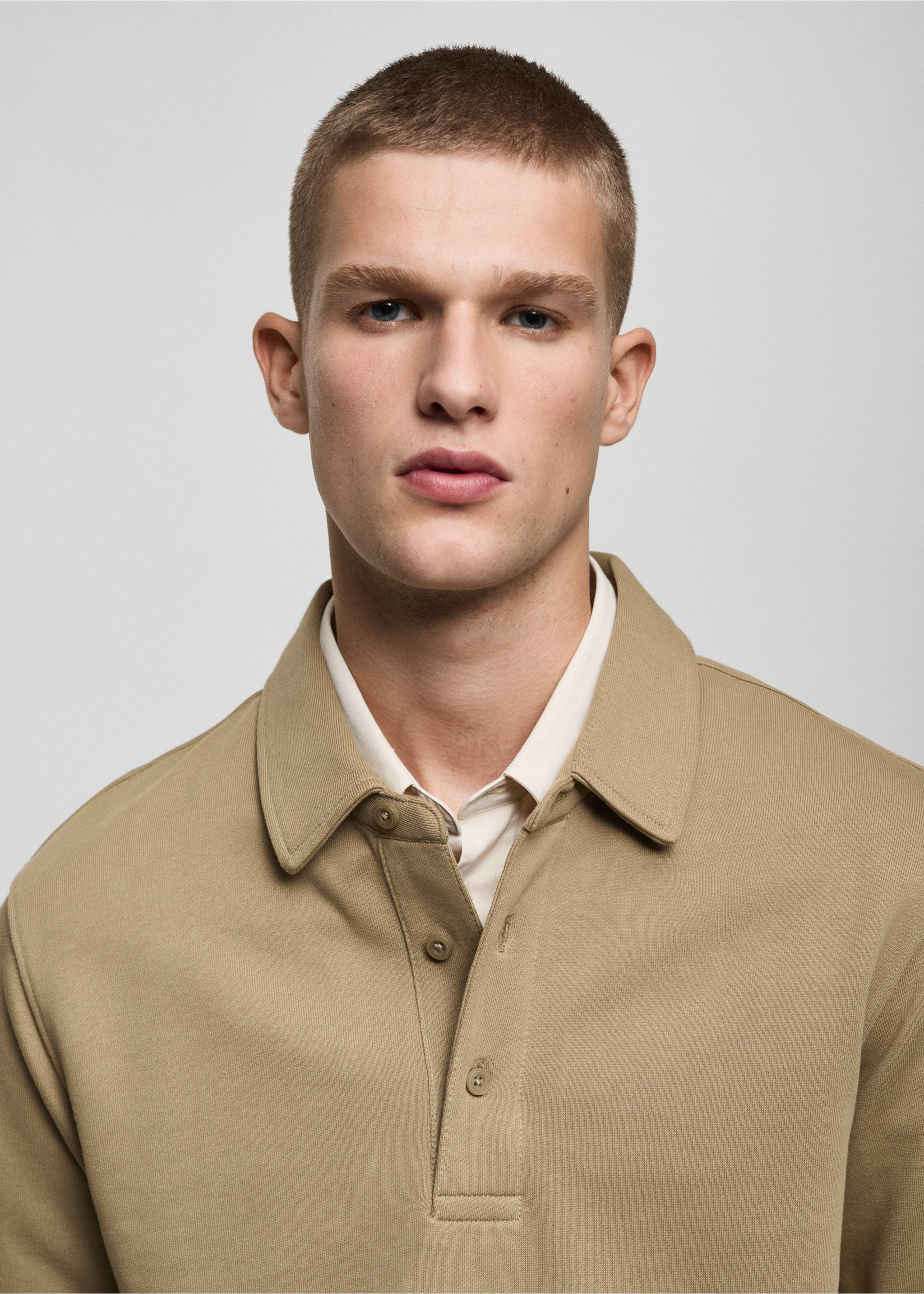 100% cotton polo sweatshirt - Details of the article 1, Sand. Ref: 77025153-00.