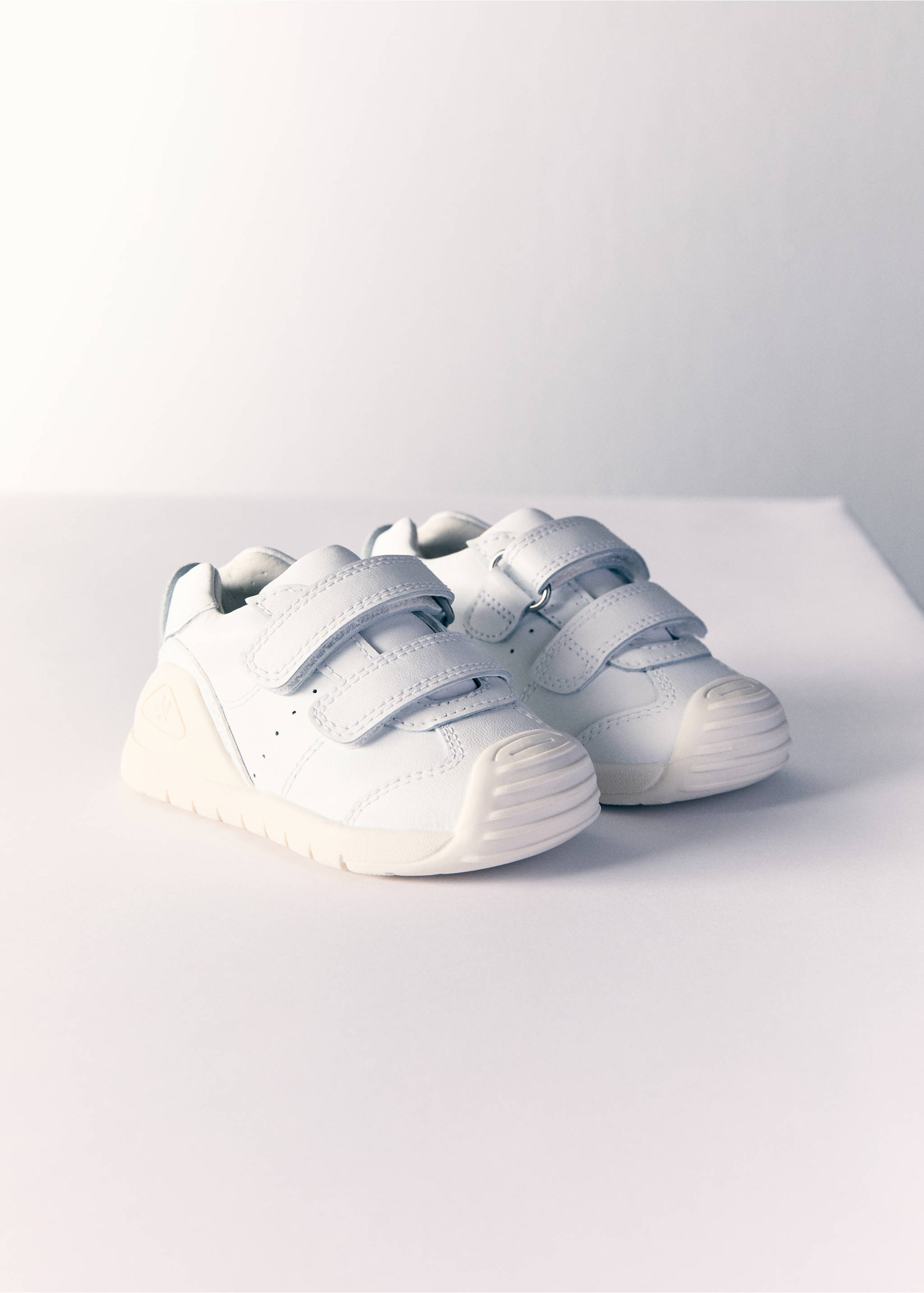 Biomecanics leather trainers - Medium plane, White. Ref: 77025155-00.