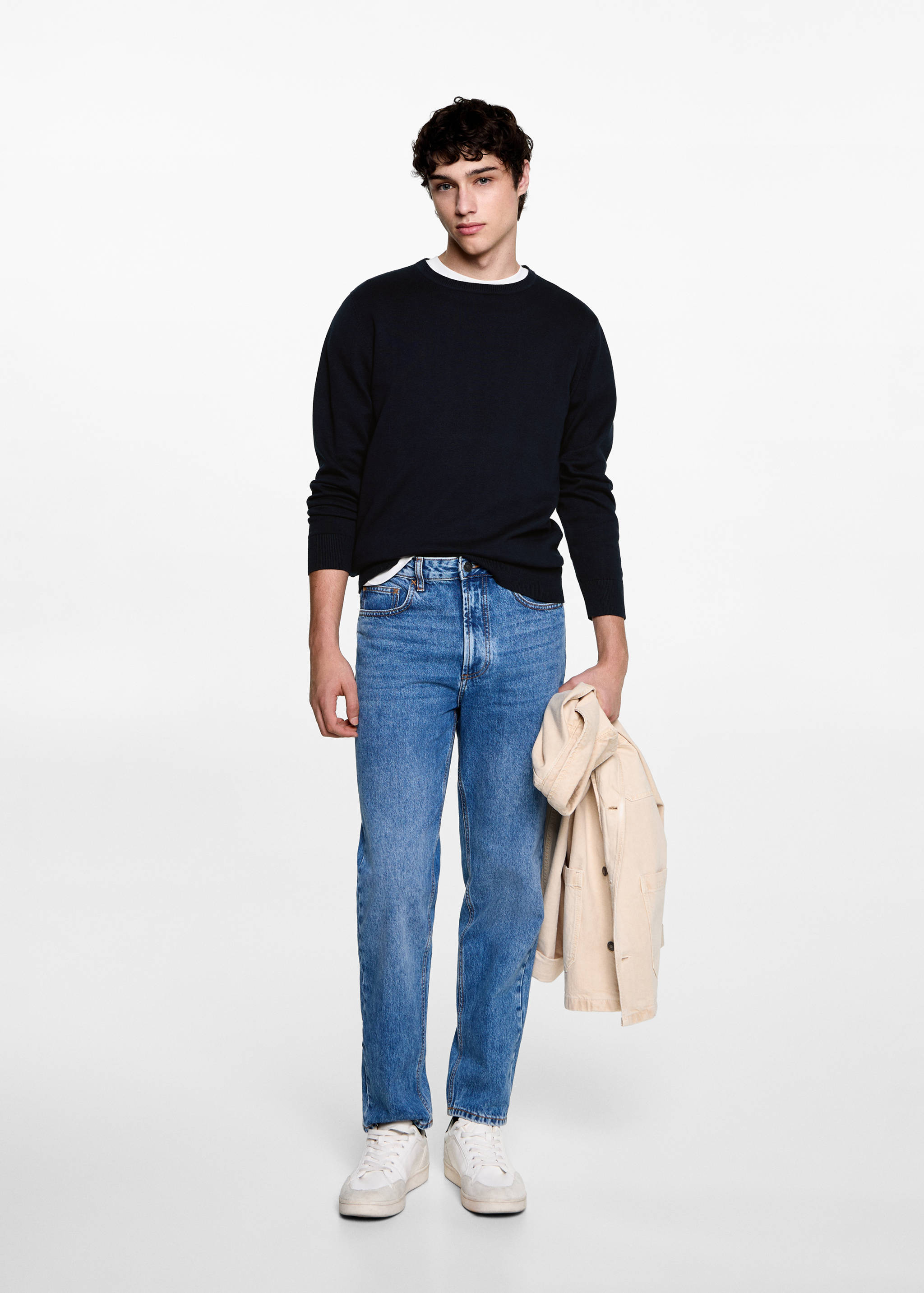 Round-neck knitted sweater - General plane