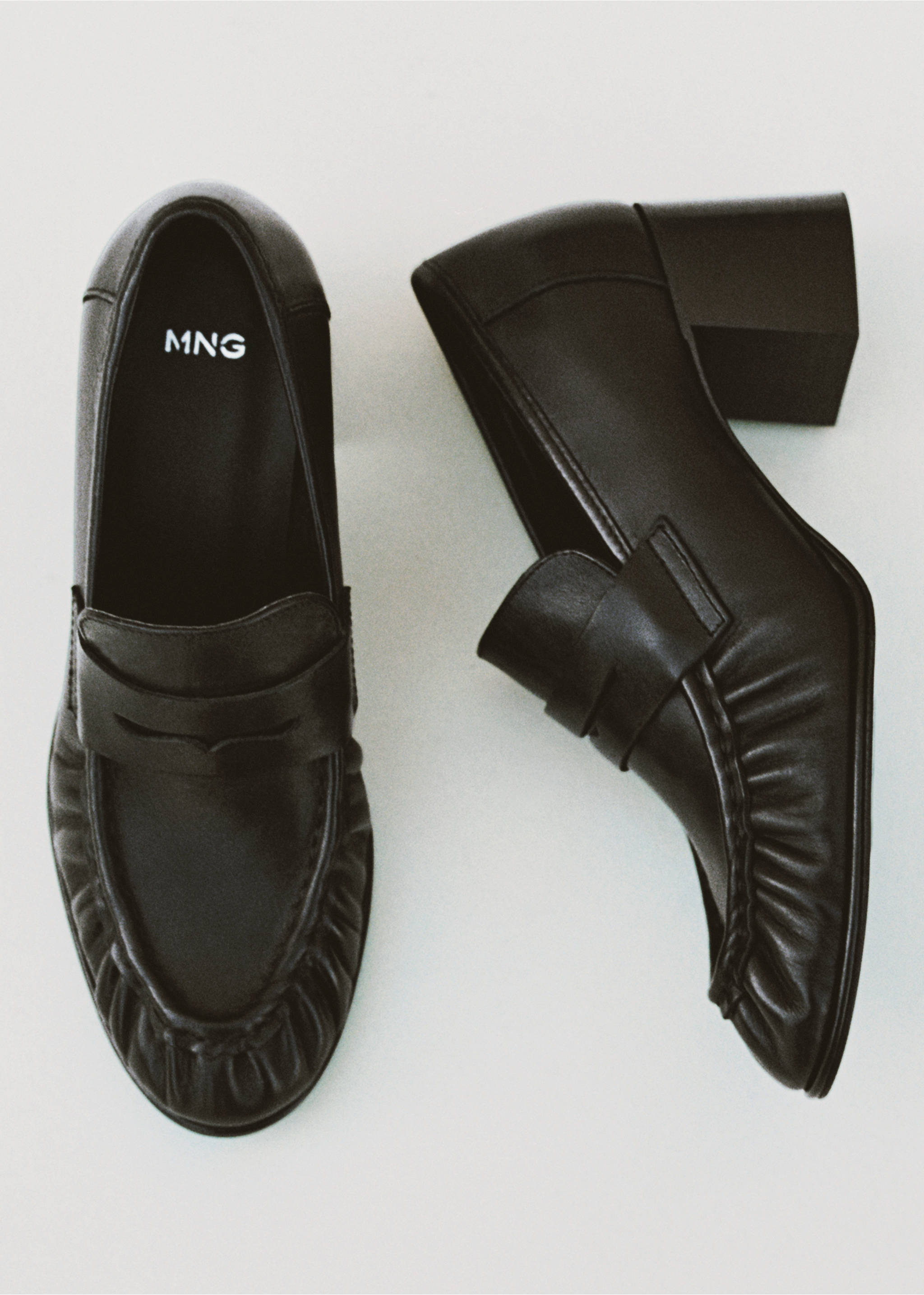 Heeled leather loafers with pleat detail - General plane, Black. Ref: 77025665-00.