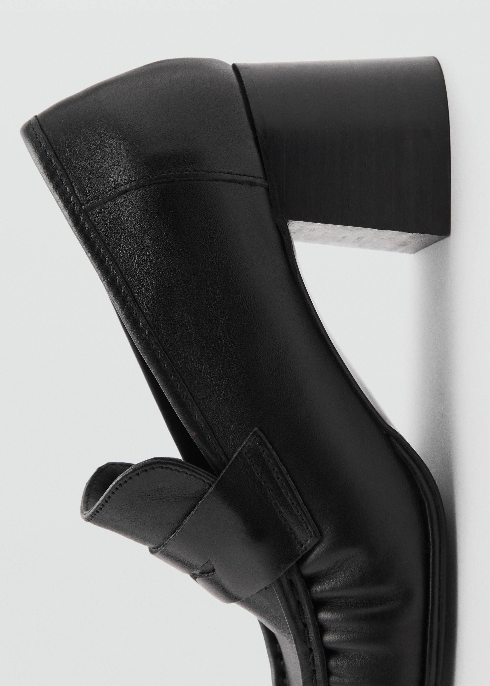 Heeled leather loafers with pleat detail - Details of the article 3