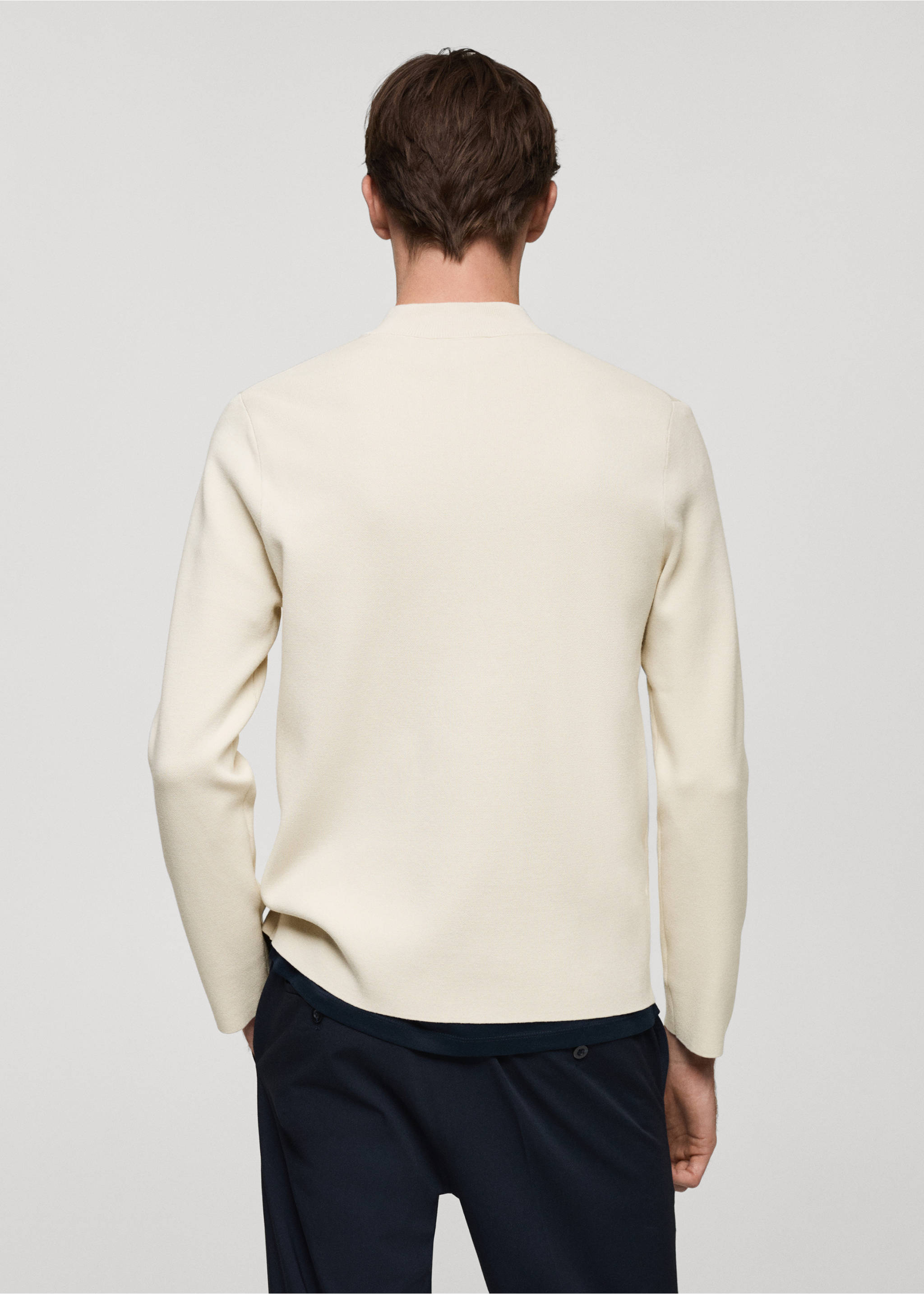 Medium-knit sweater with zip-up perkins neck - Reverse of the article, Ivory White. Ref: 77025975-00.