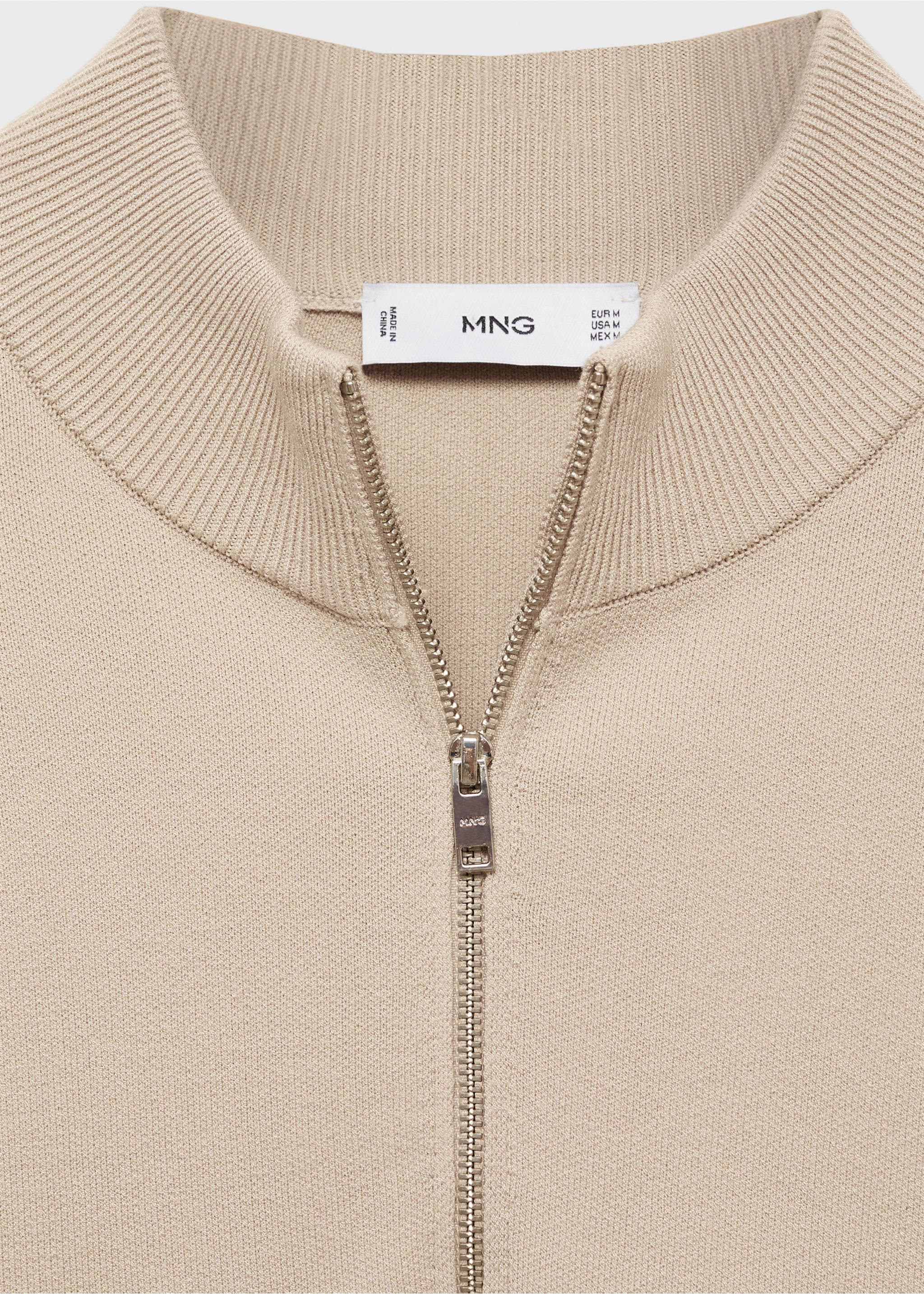 Pull-over maille moyenne col montant zippé - Détail de l'article 8, Beige. Ref: 77025975-00.