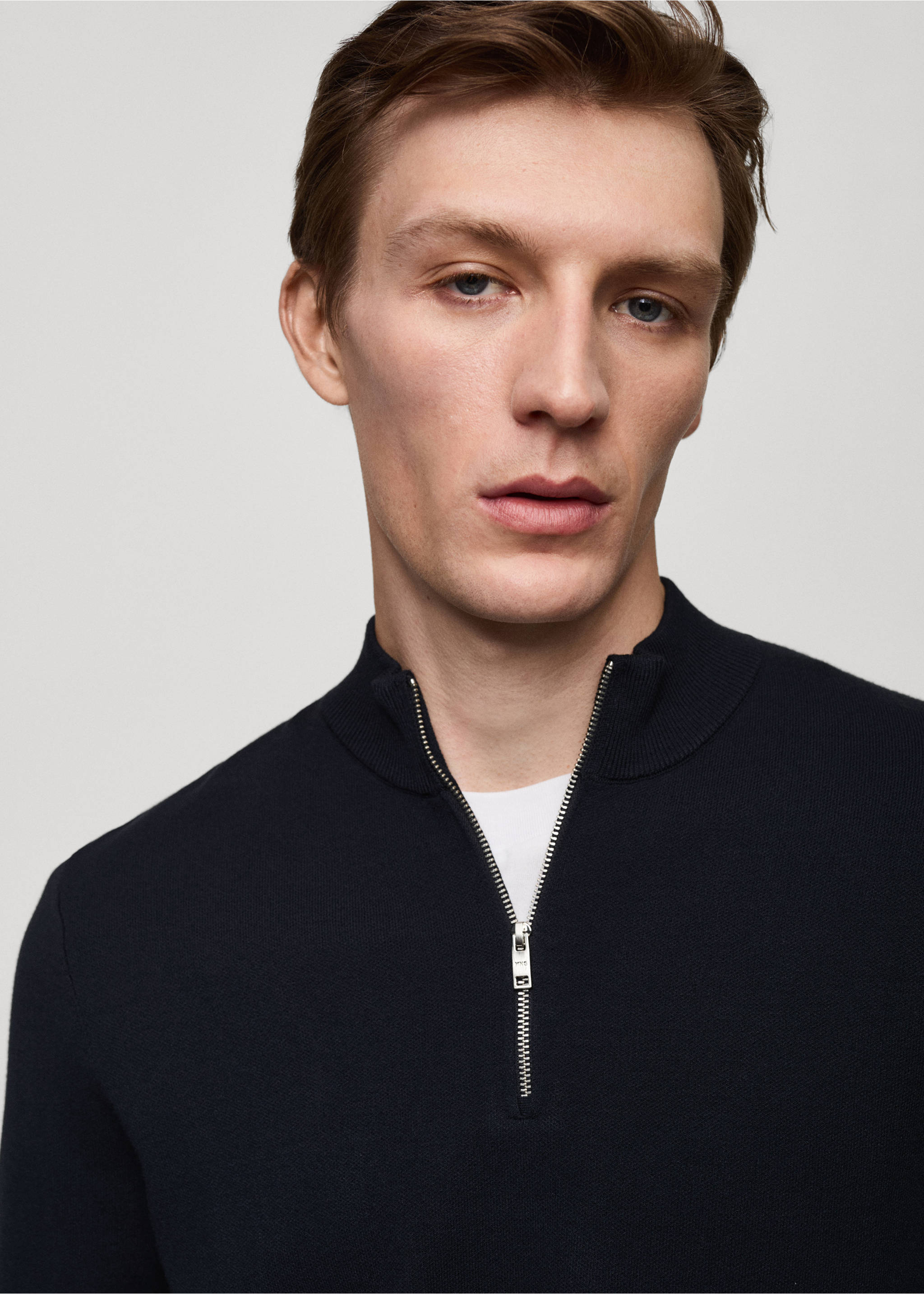 Medium-knit sweater with zip-up perkins neck - Details of the article 1, Dark Navy. Ref: 77025975-00.