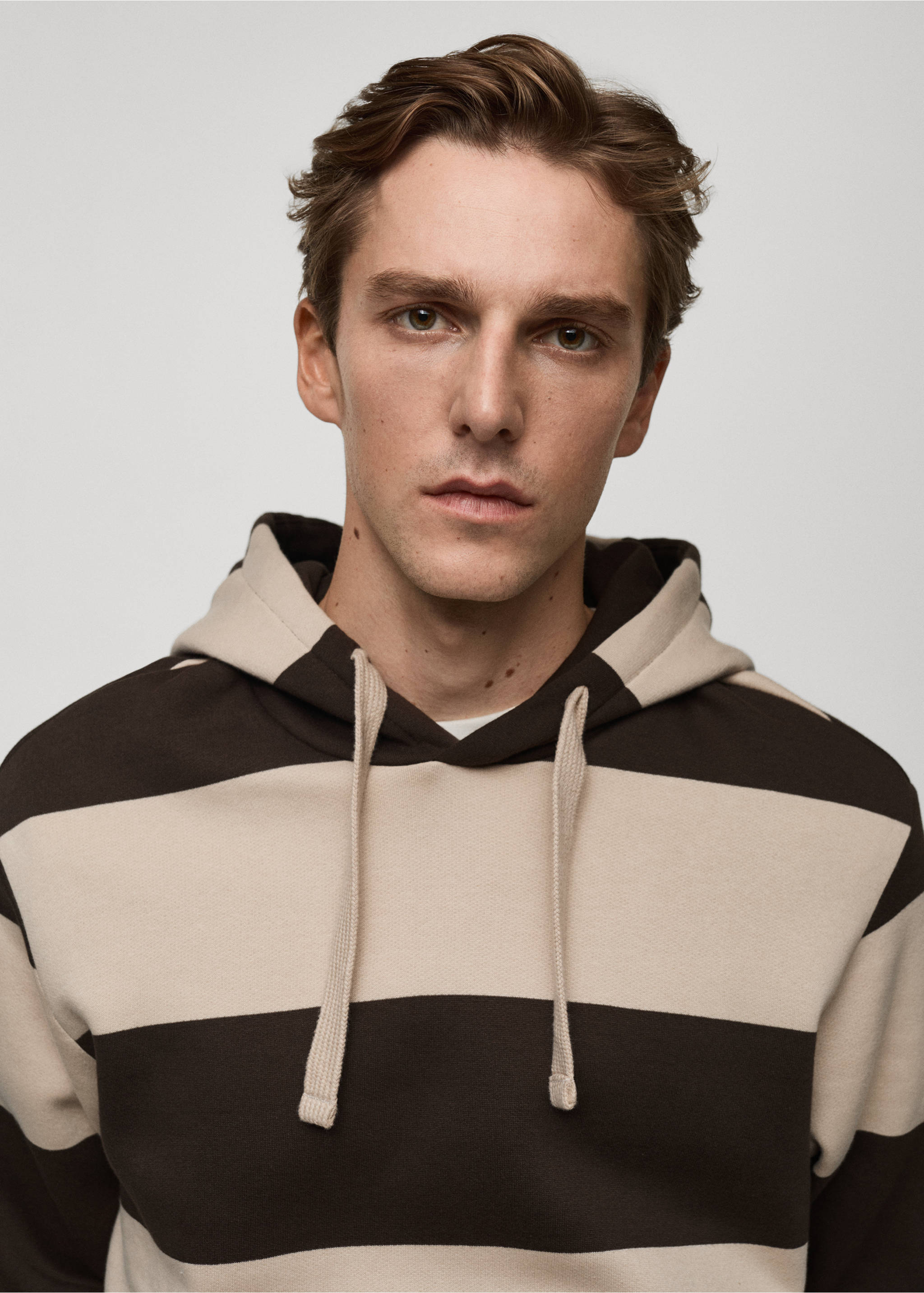 Striped hooded sweatshirt - Details of the article 1, Chocolate. Ref: 77025977-00.