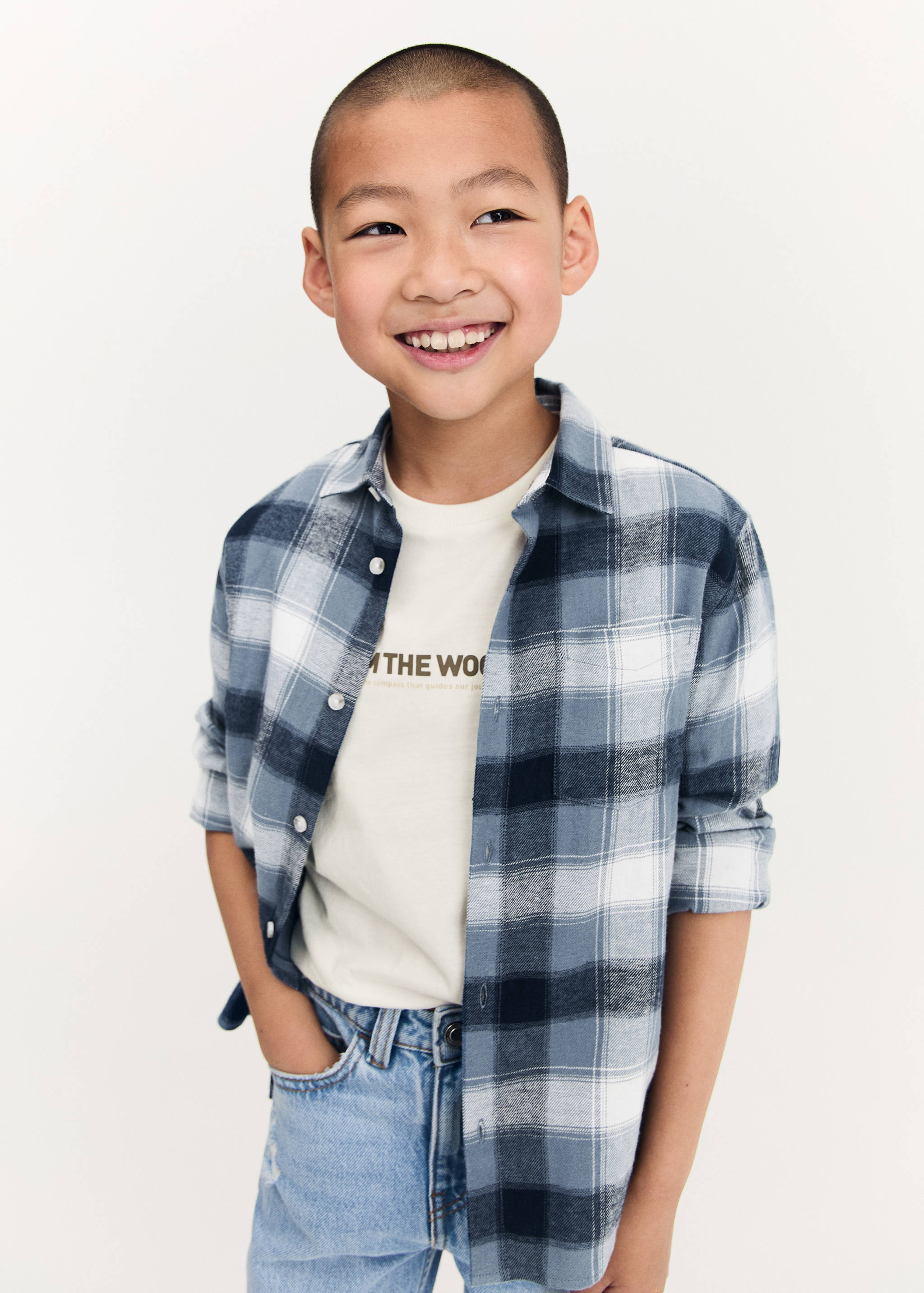 Camisa cuadros bolsillo - Plano medio