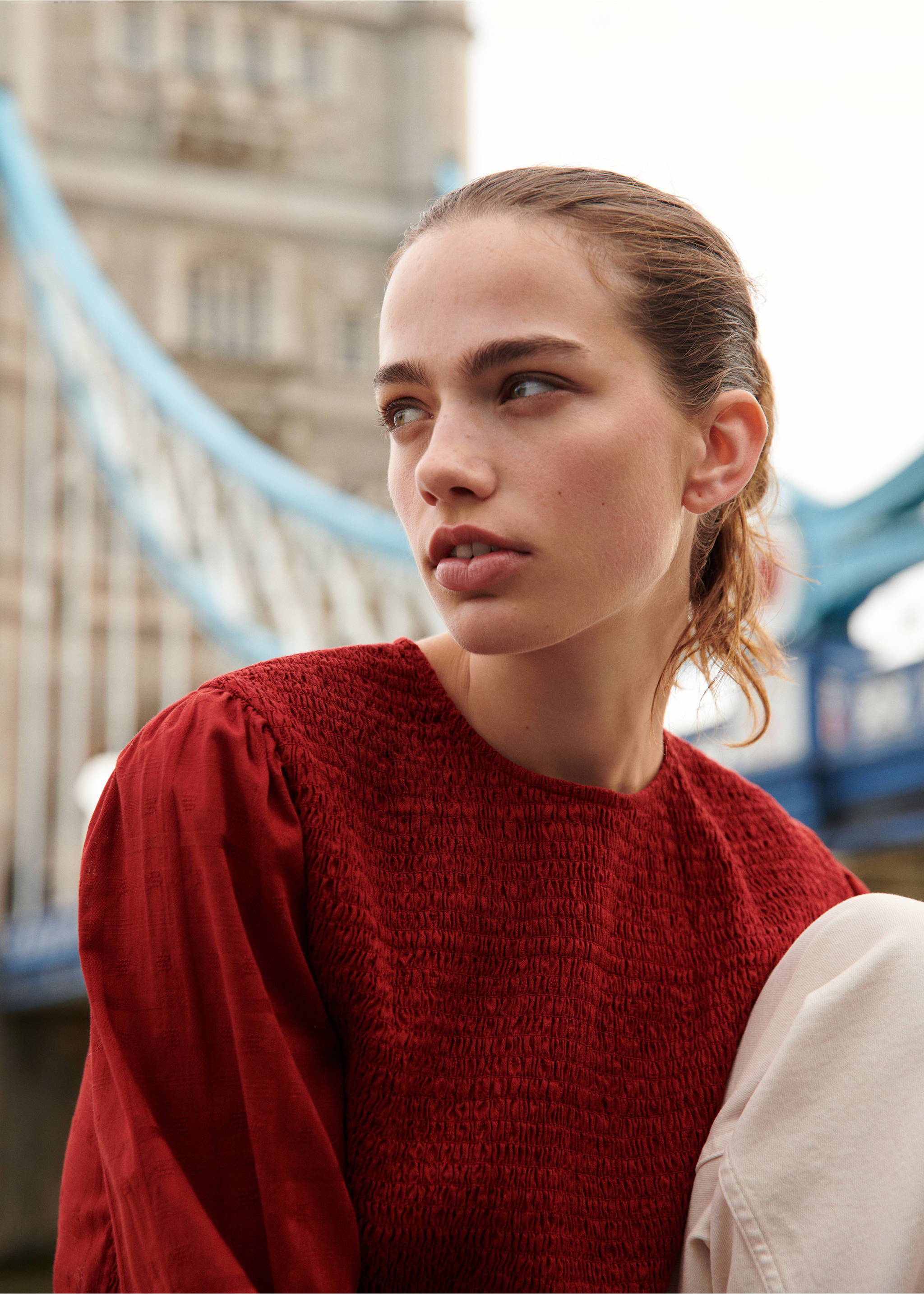 Gathered details cotton blouse - Details of the article 5, Red. Ref: 77025988-00.