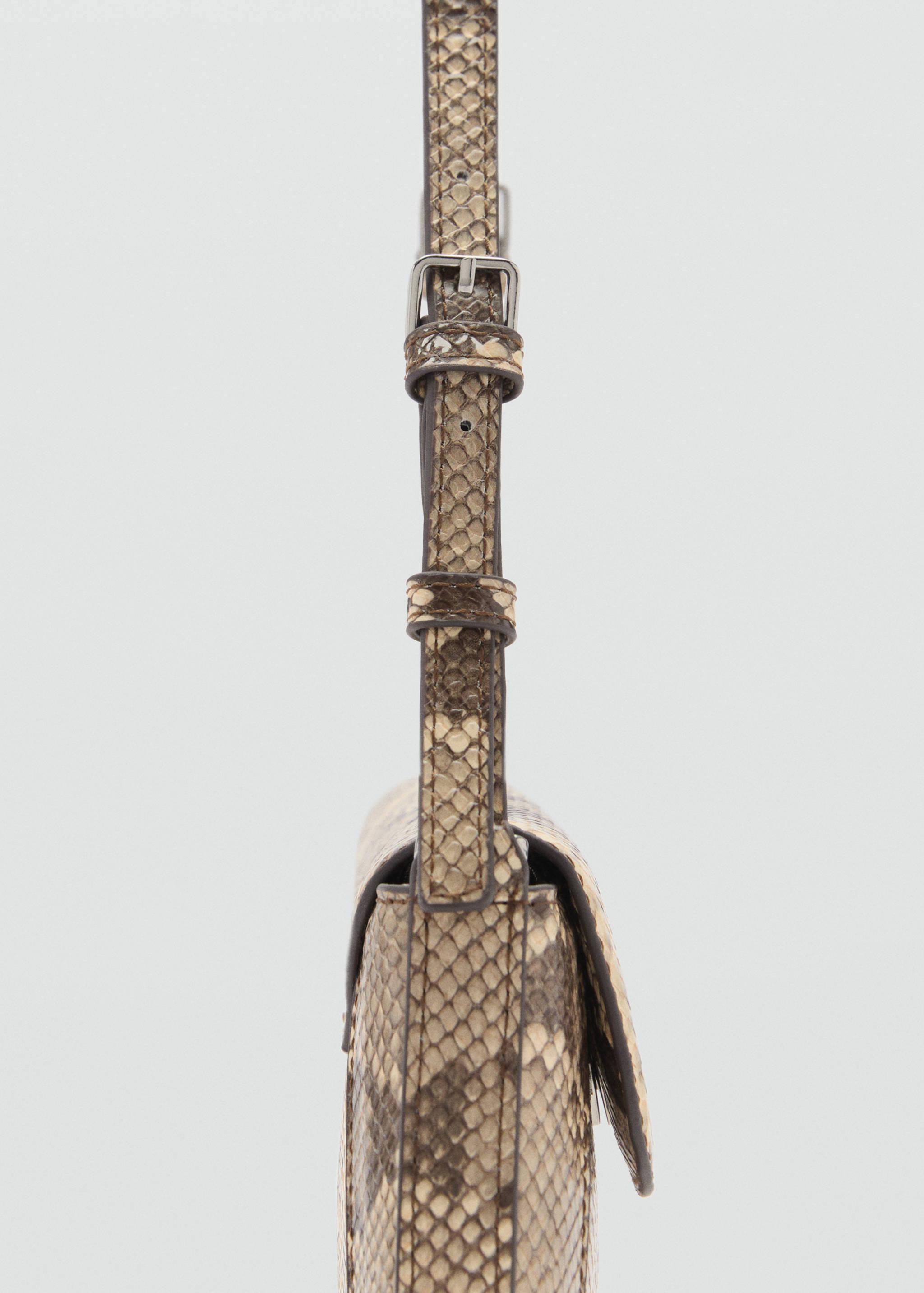 Shoulder bag with strap - Details of the article 2