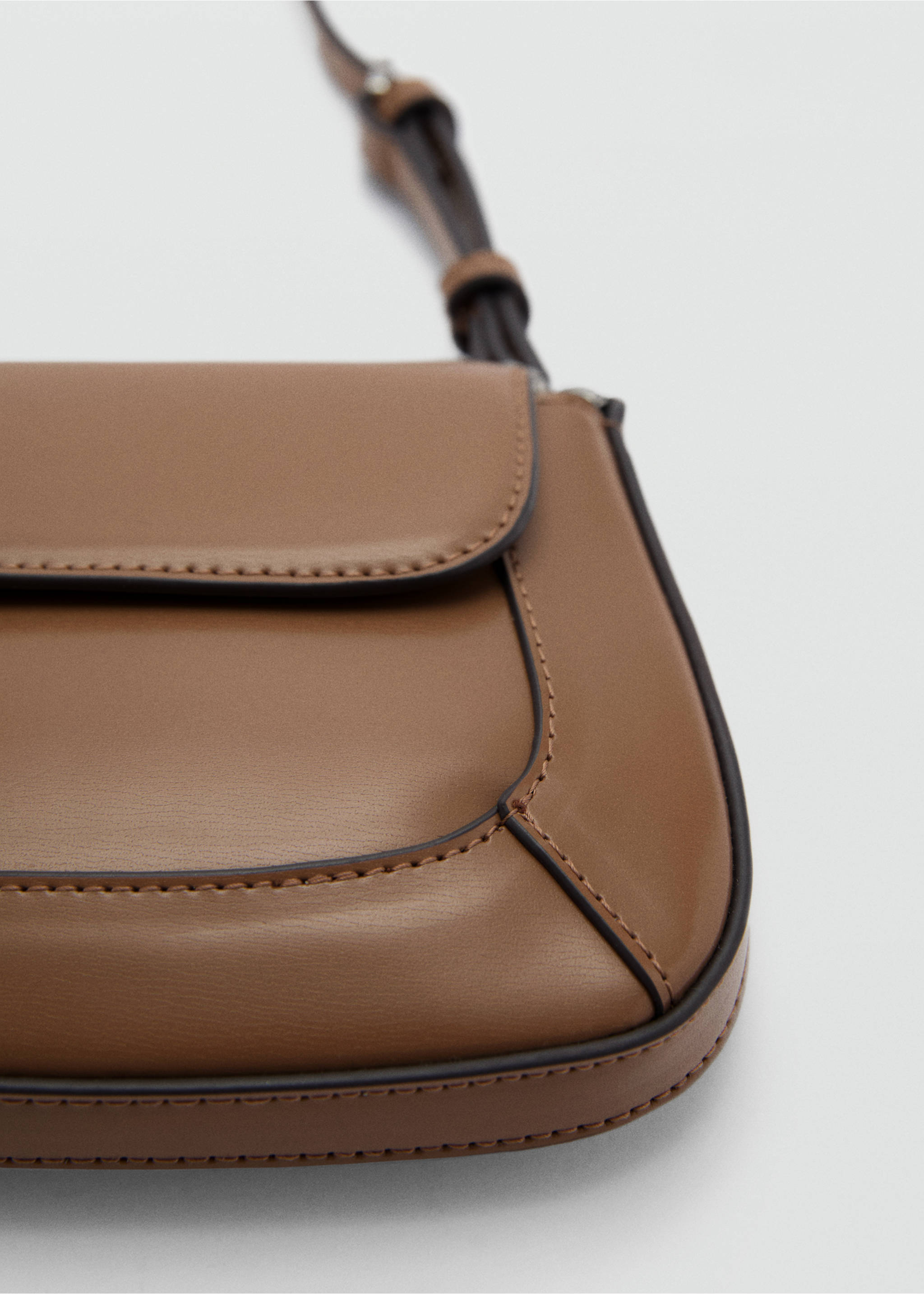 Shoulder bag with strap - Details of the article 3, Medium Brown. Ref: 77026003-00.