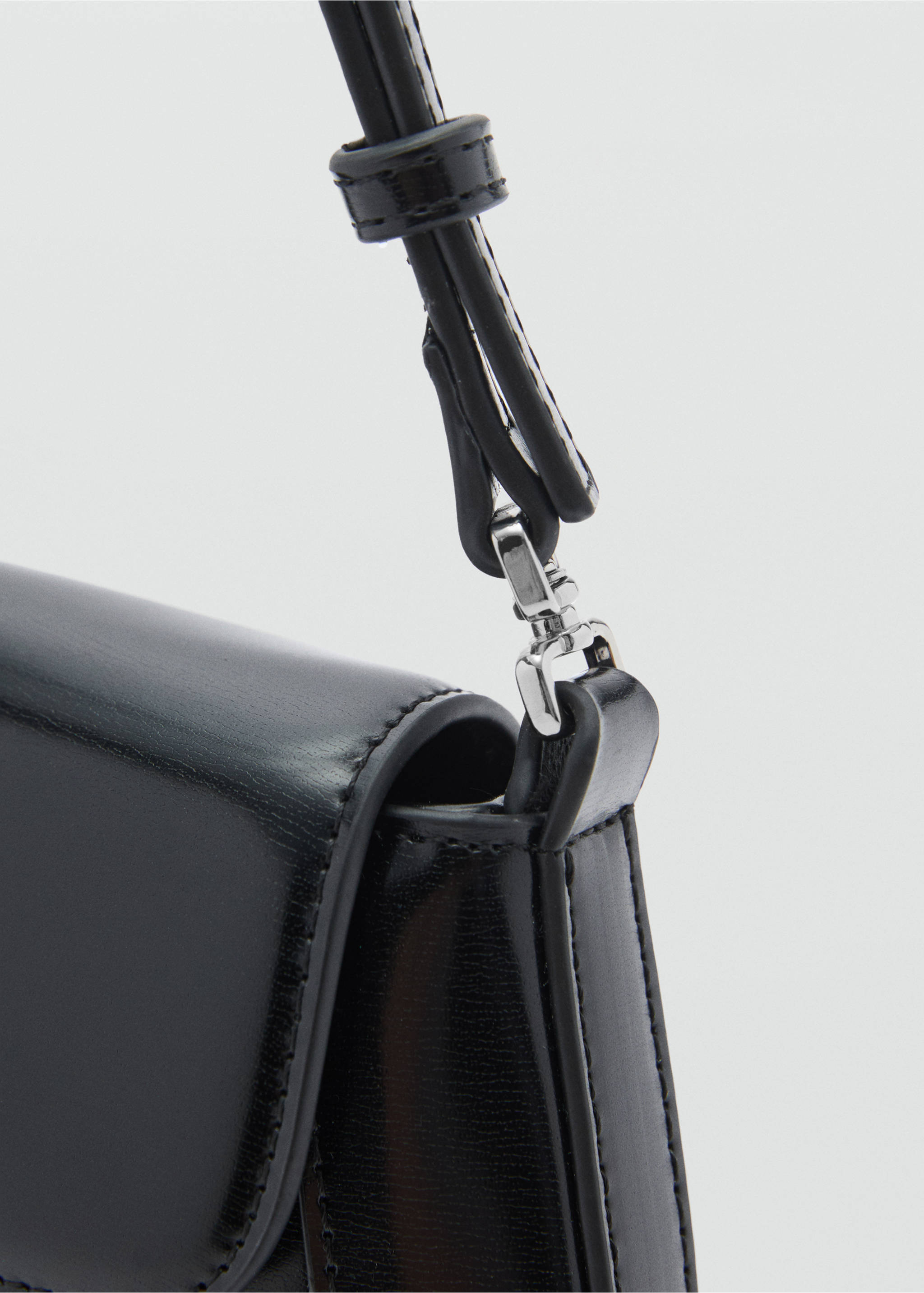 Shoulder bag with strap - Details of the article 2, Black. Ref: 77026003-00.