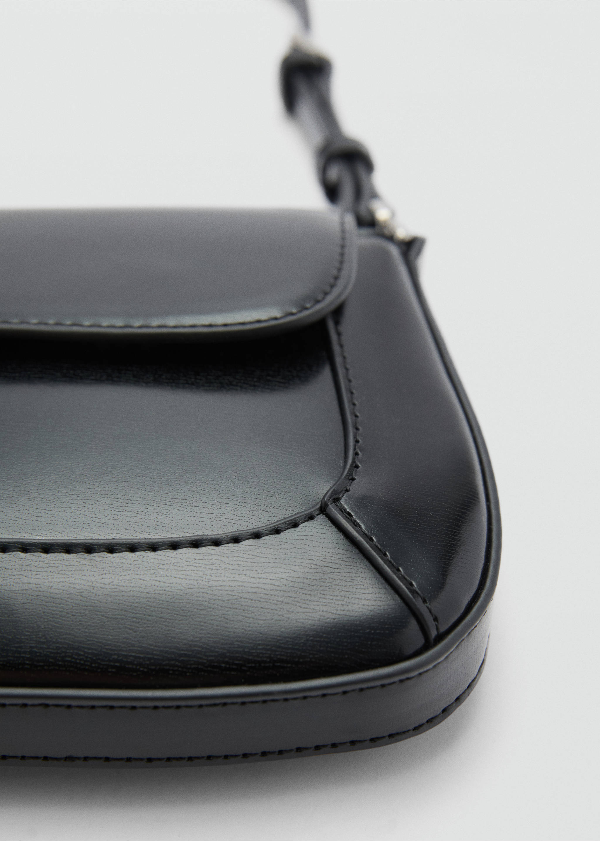 Shoulder bag with strap - Details of the article 3, Black. Ref: 77026003-00.