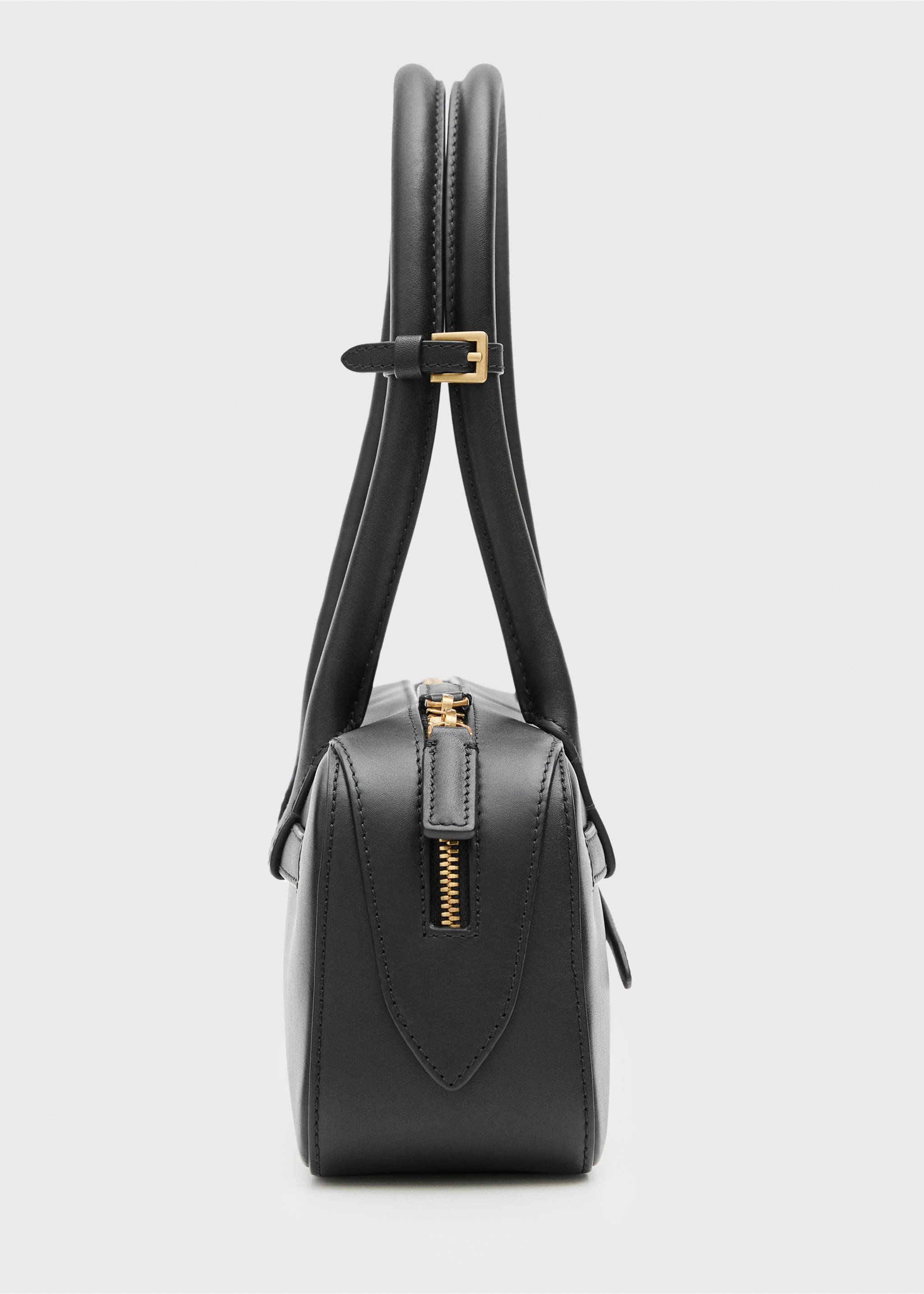 Leather bowling bag with buckle - Details of the article 1, Black. Ref: 77026360-00.
