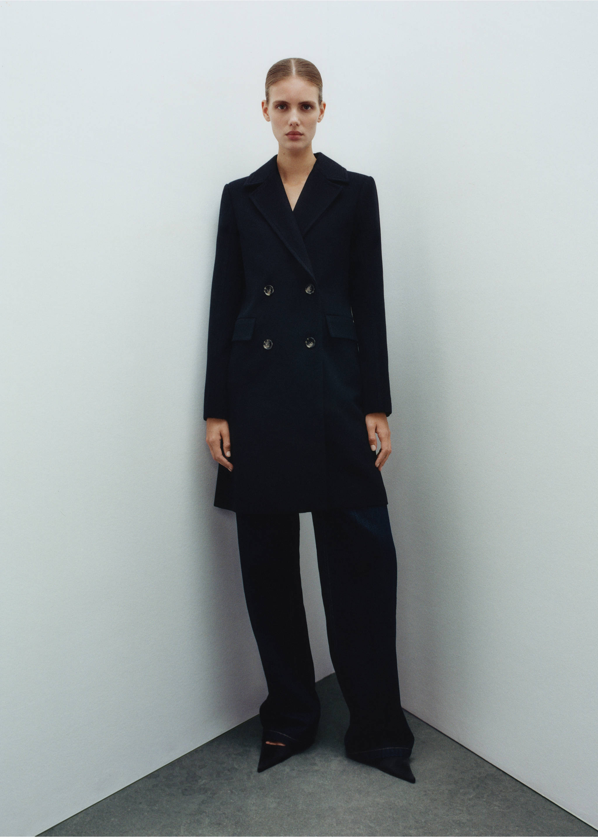 Zweireihiger Mantel aus Woll-Mix - Detail des Artikels 6, Dunkles Marineblau. Ref: 77026722-00.