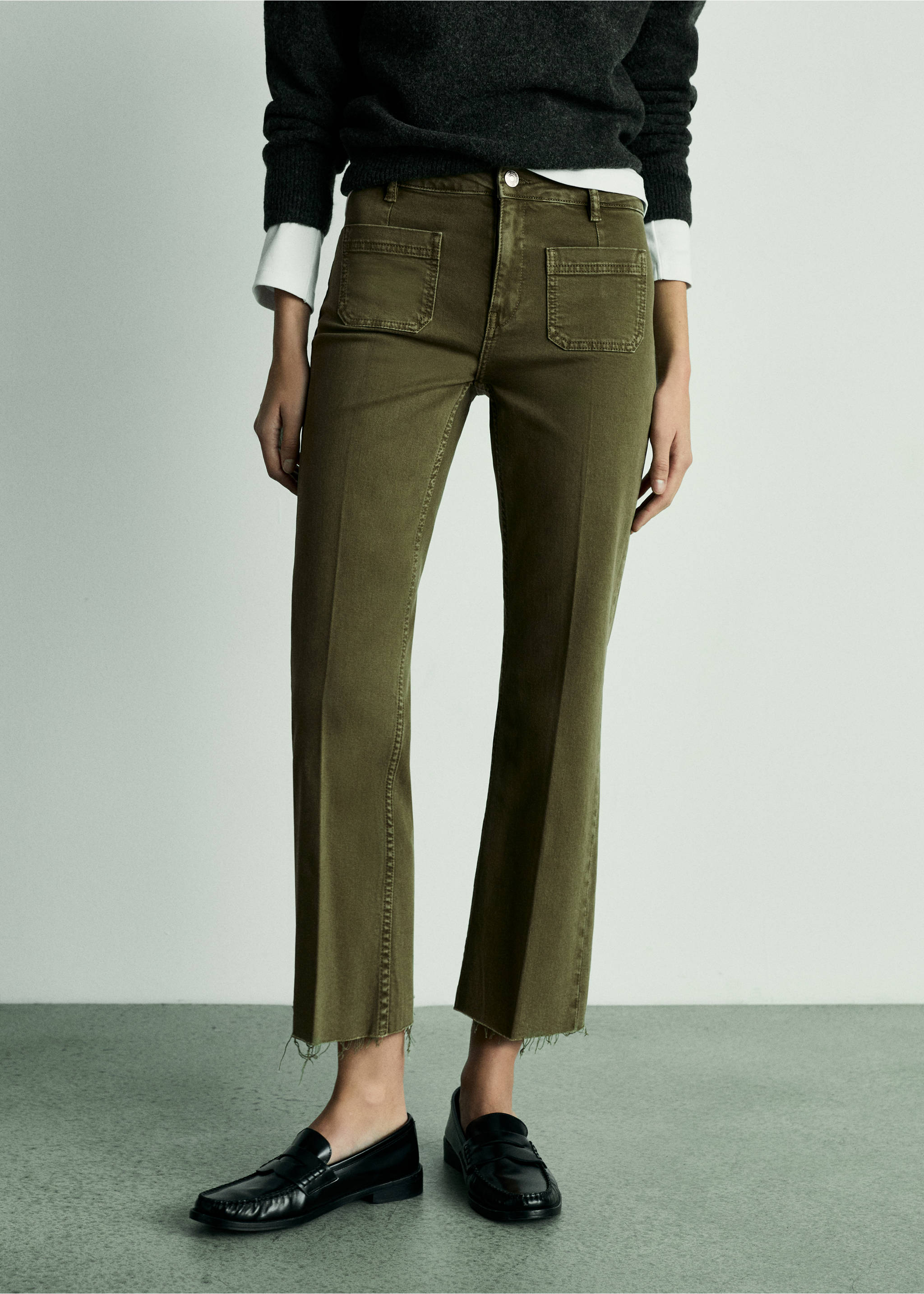 Calças de ganga flare cropped com bolsos - Plano médio, Caqui. Ref: 77026739-00.