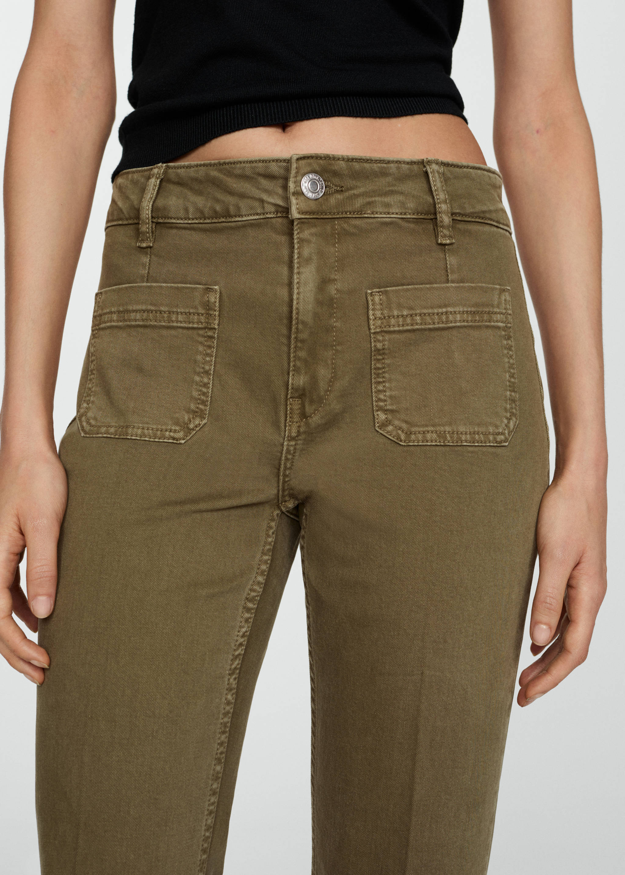 Flared cropped jeans with pockets - Details of the article 3