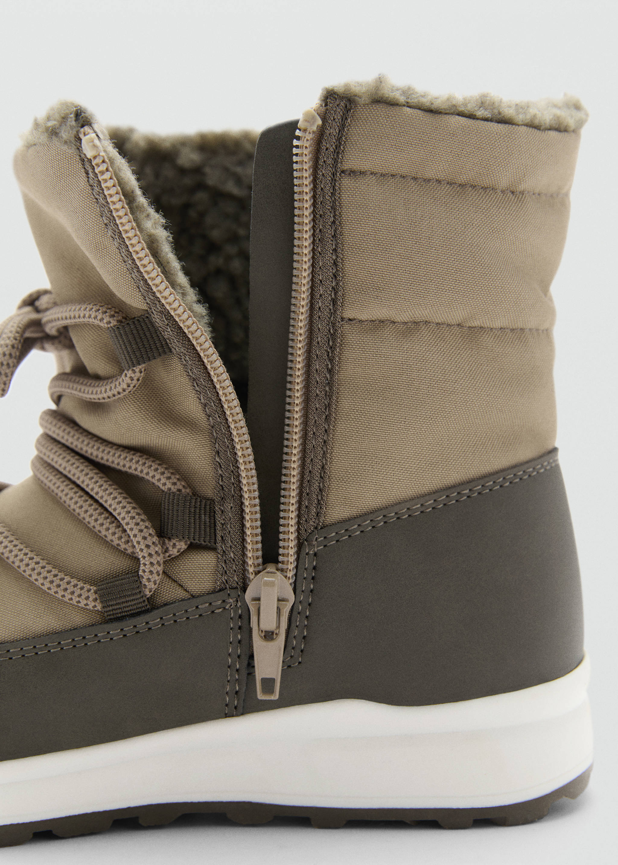 Lace-up mountain boots - Details of the article 1