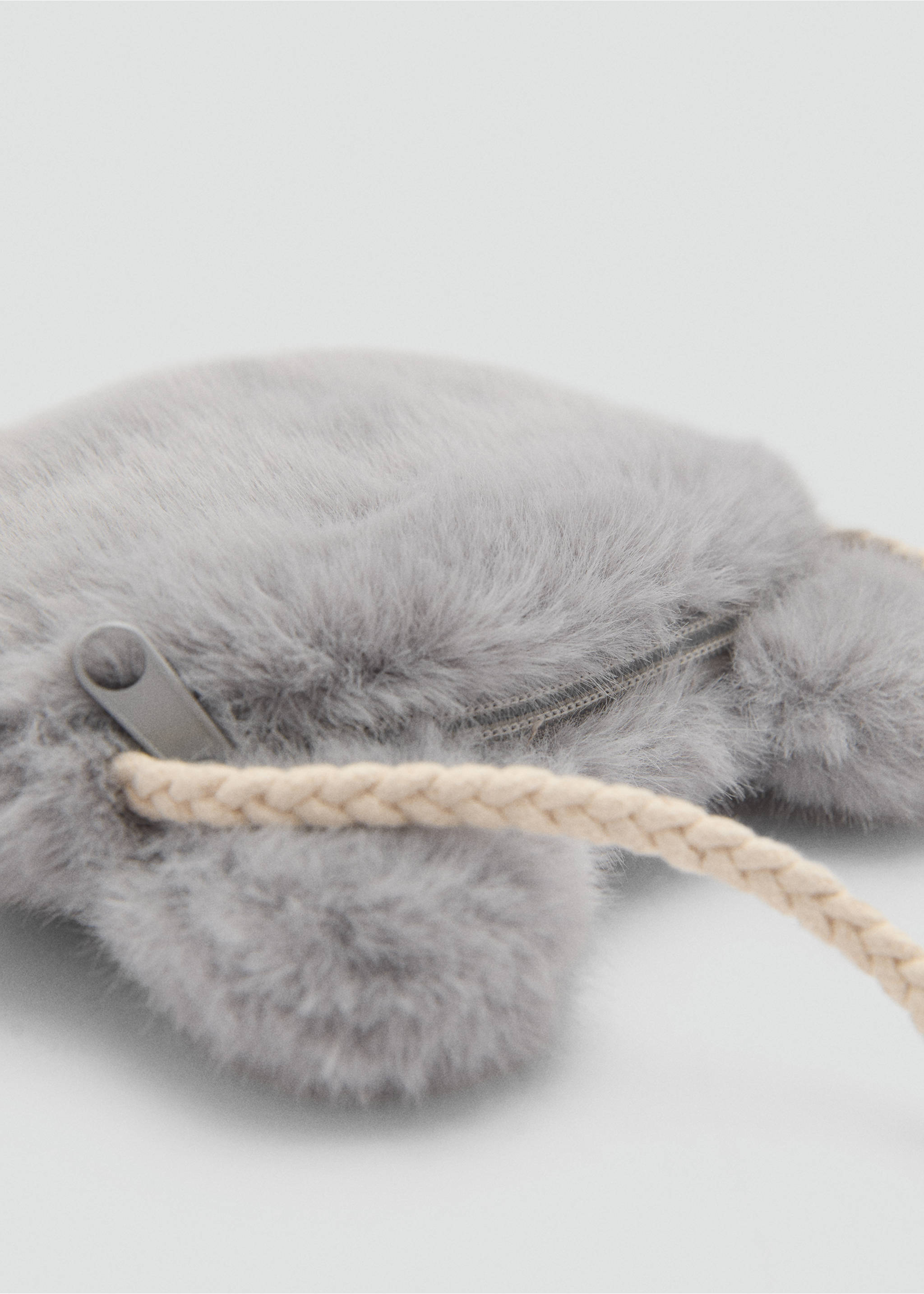 Fur-effect shoulder bag - Details of the article 2, Grey. Ref: 77026749-00.