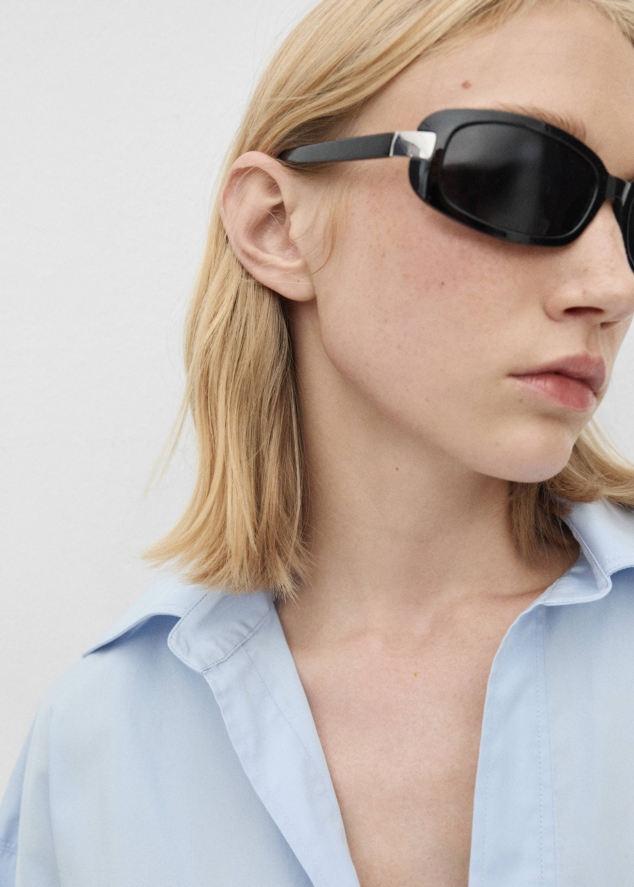 Oversized blouse with tie - Details of the article 1