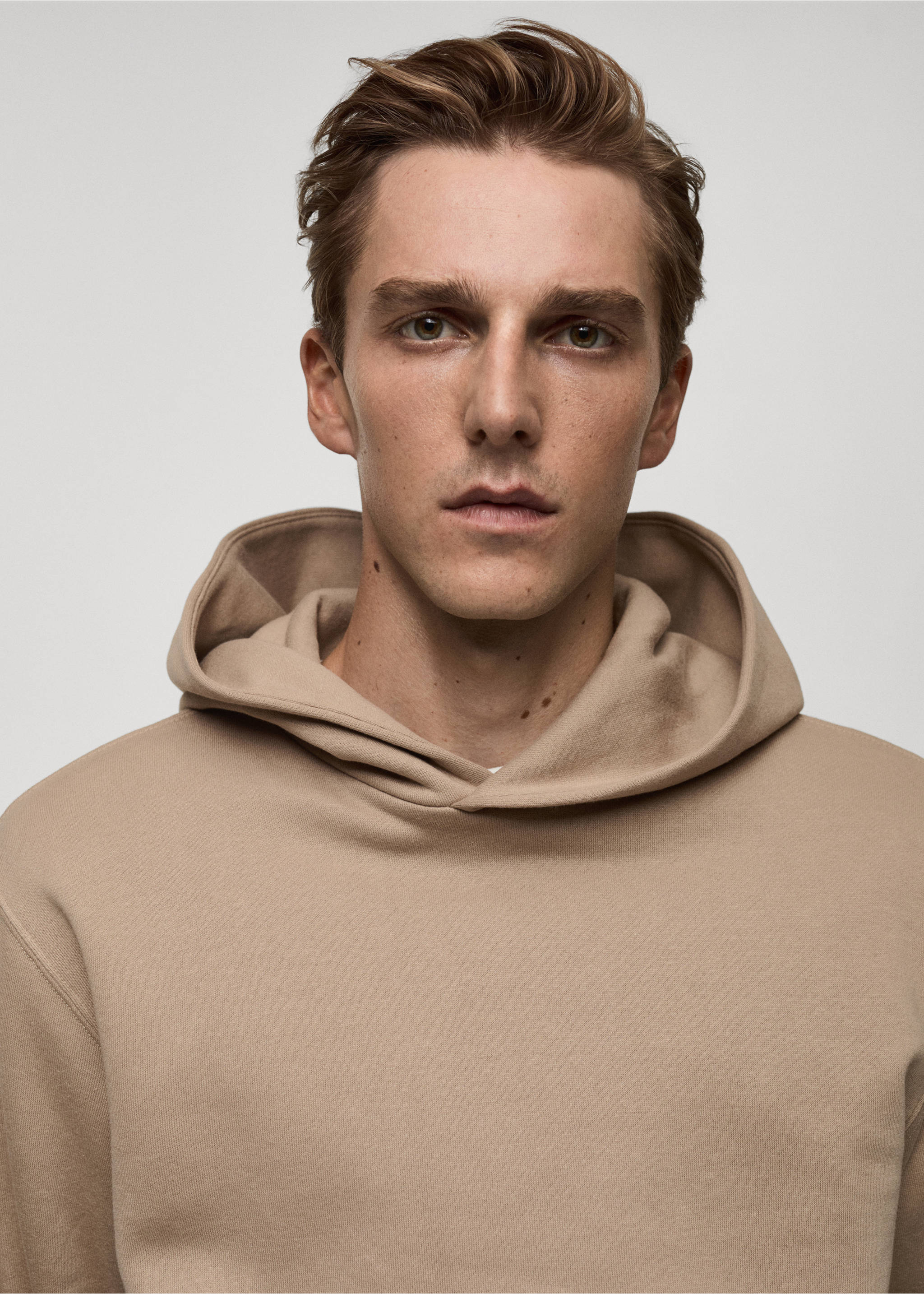 Baumwoll-Kapuzensweatshirt mit Känguru-Tasche - Detail des Artikels 1, Mittelbraun. Ref: 77027115-00.