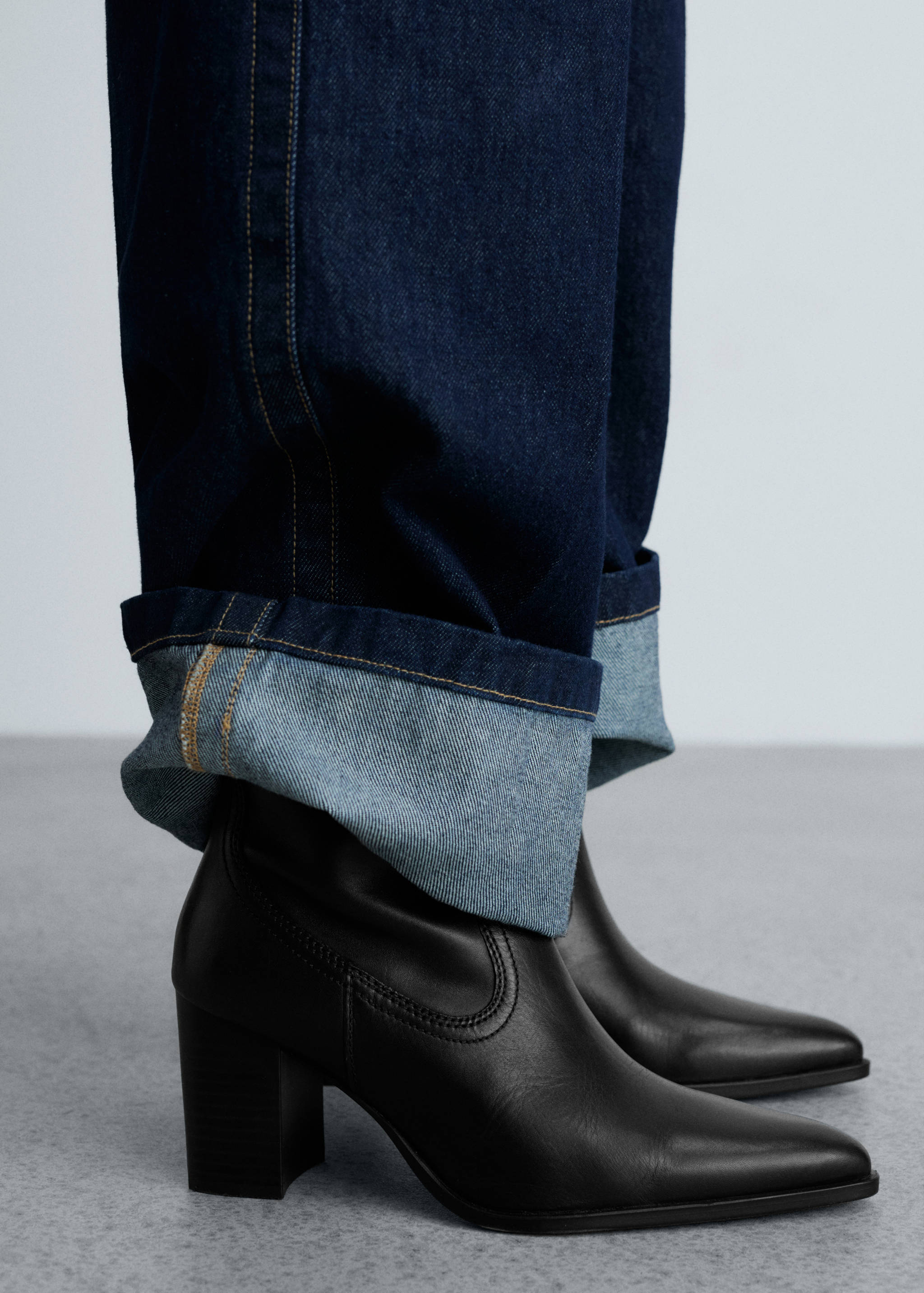 Leather pointed ankle boots - Details of the article 9