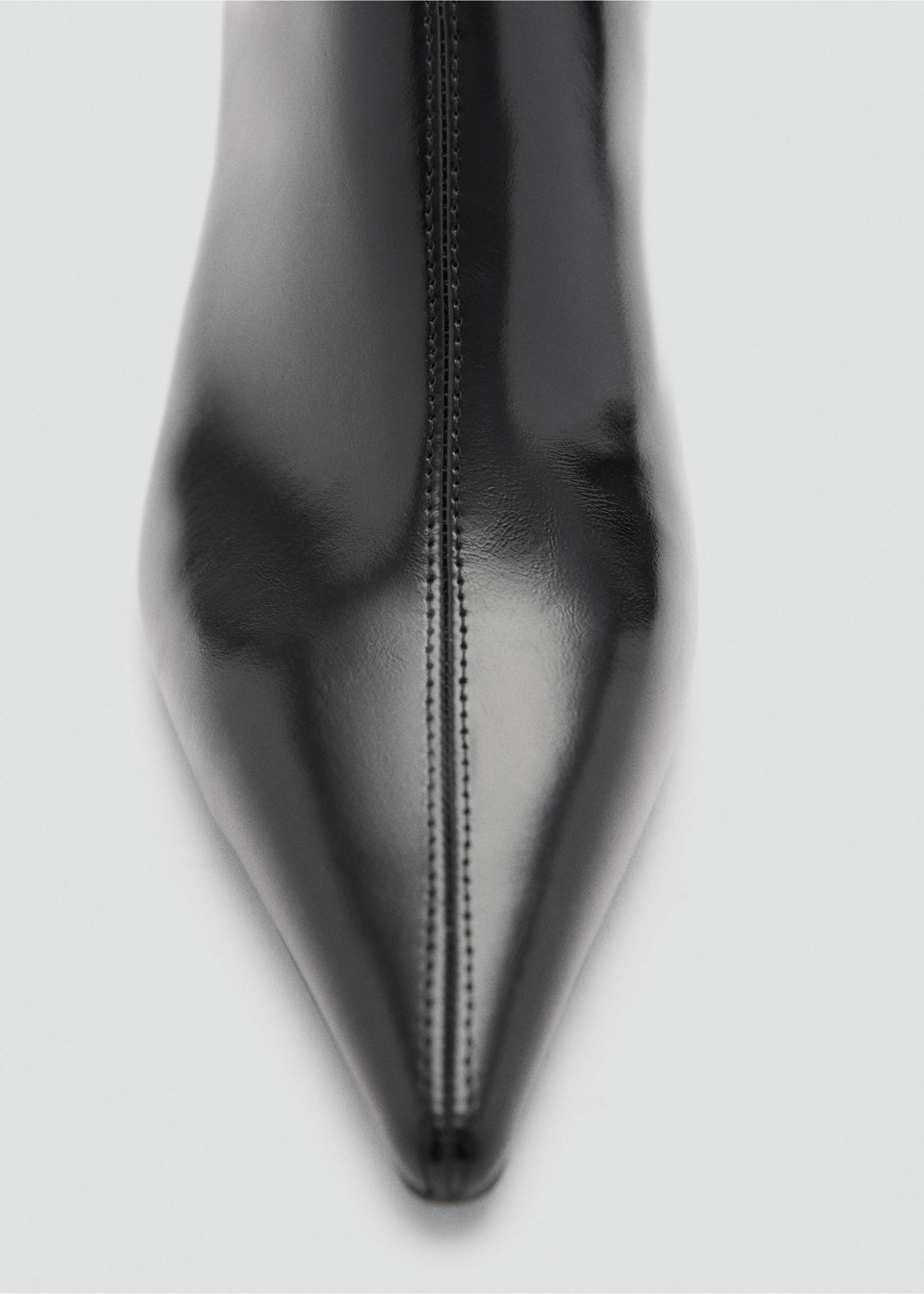 Stiefelette mit Kitten-Absatz - Detail des Artikels 2, Schwarz. Ref: 77027121-00.