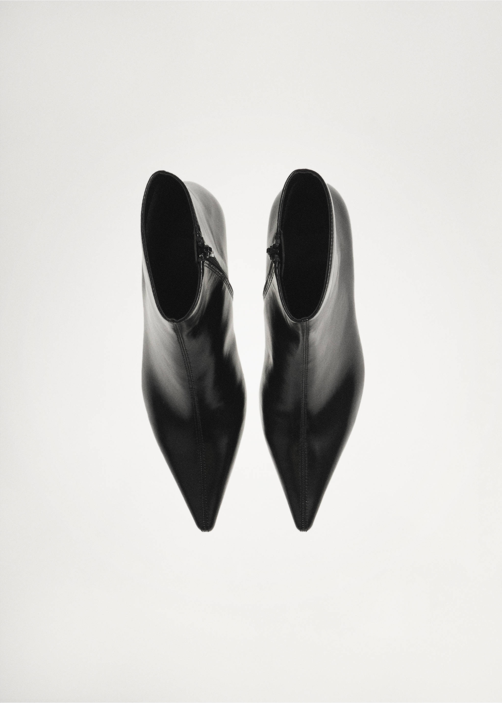 Stiefelette mit Kitten-Absatz - Detail des Artikels 6, Schwarz. Ref: 77027121-00.