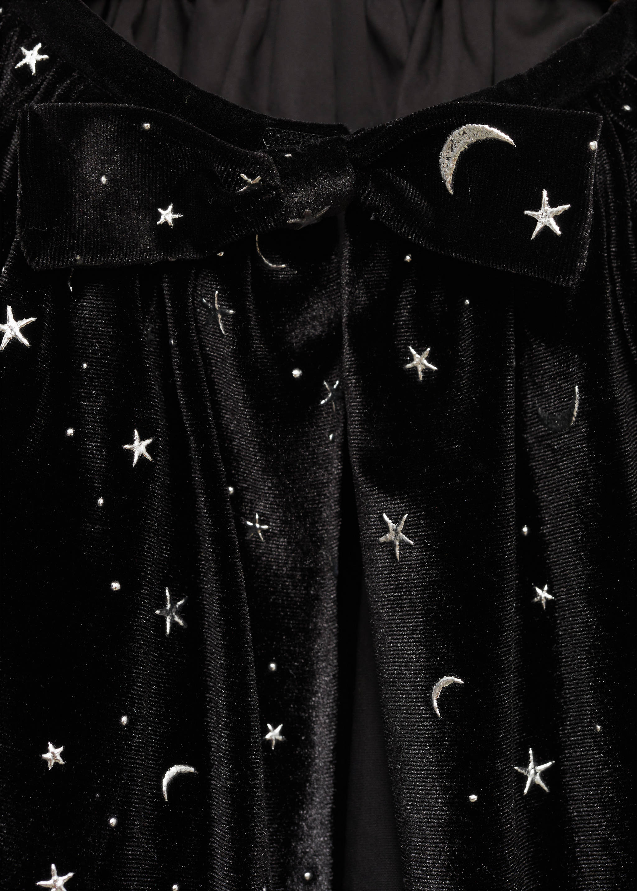 Capa de disfarce com estrelas - Pormenor do artigo 1