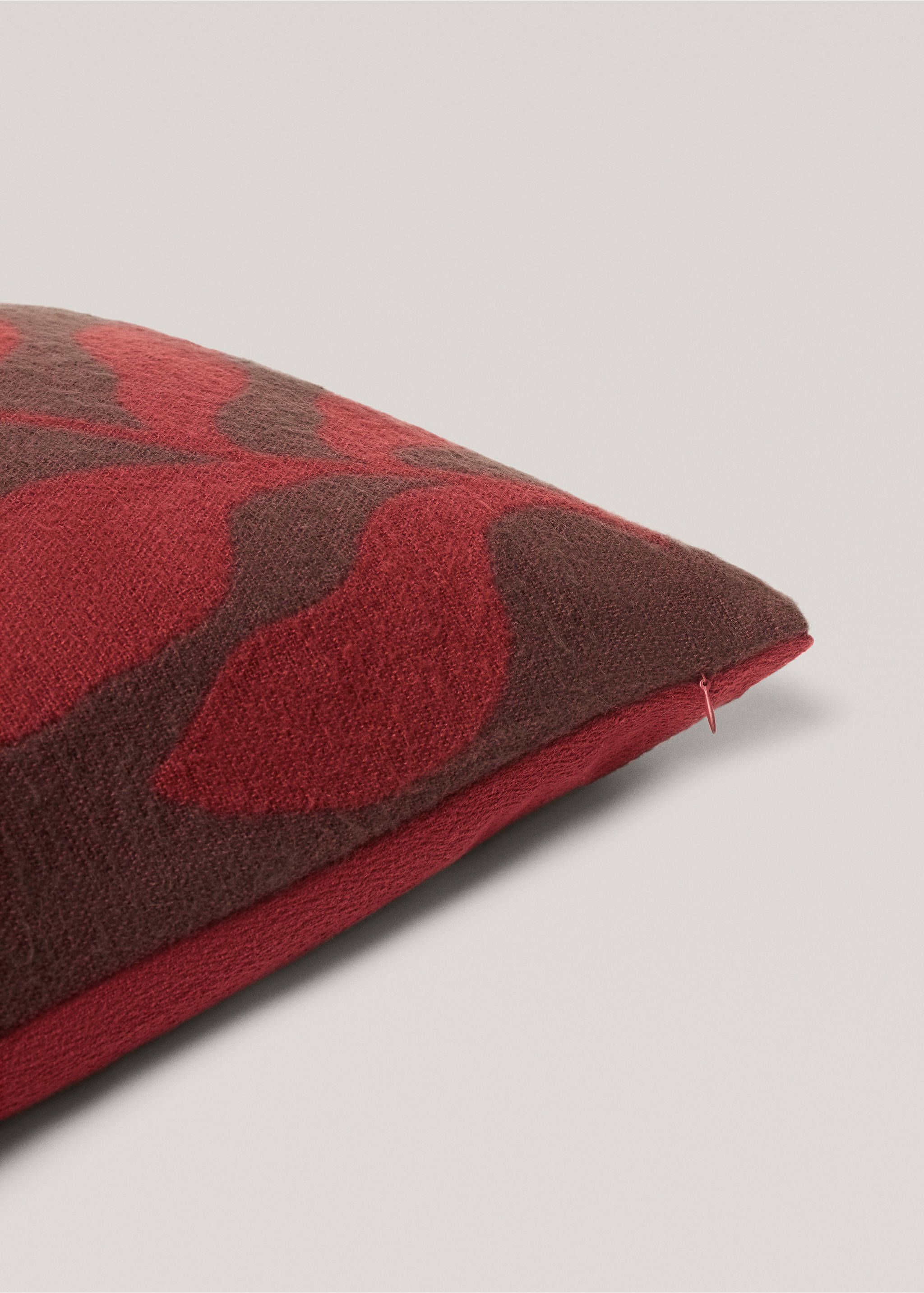 Cotton cushion cover with leaf design - Details of the article 2, Brown. Ref: 77027646-00.