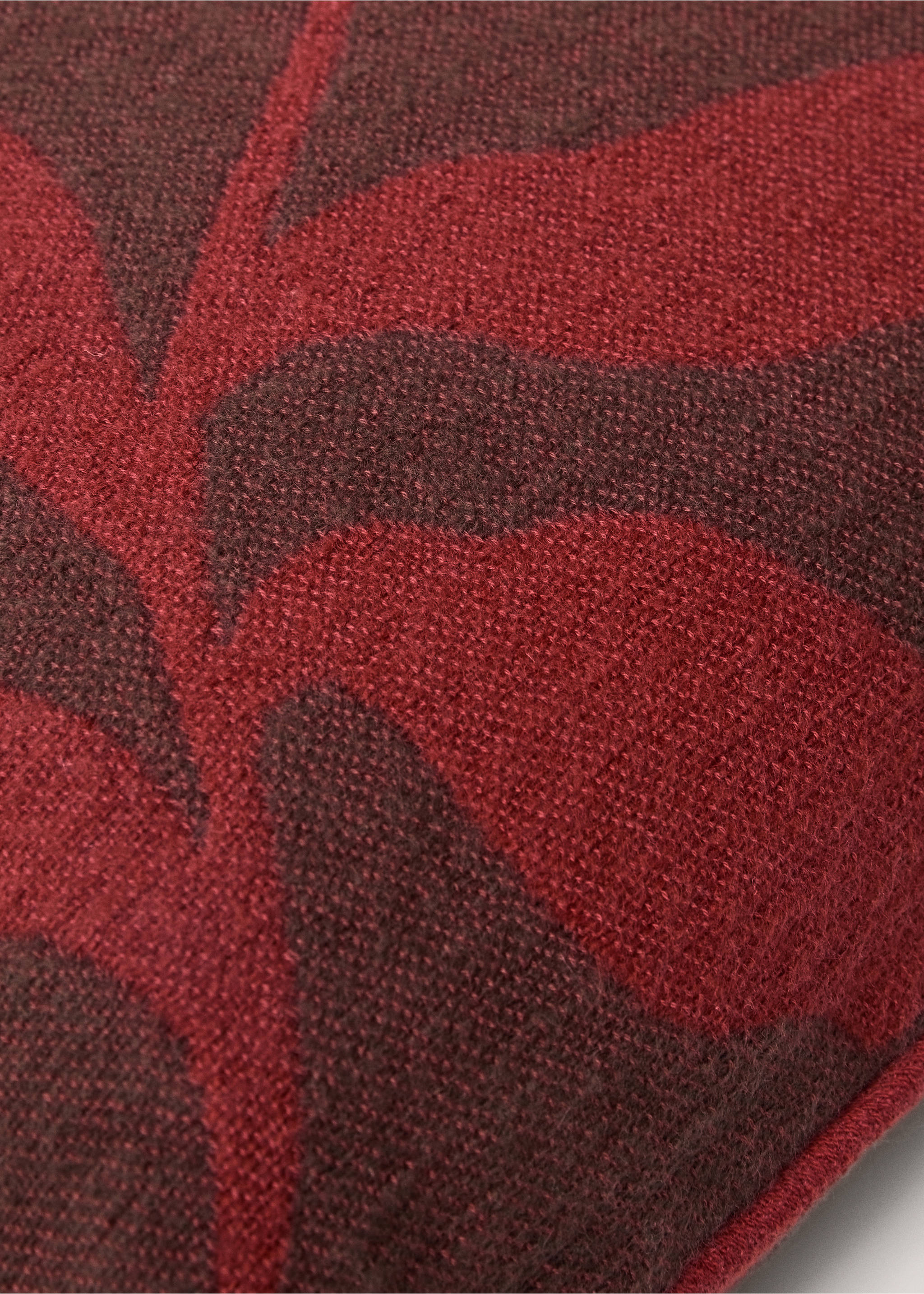 Cotton cushion cover with leaf design - Details of the article 3, Brown. Ref: 77027646-00.