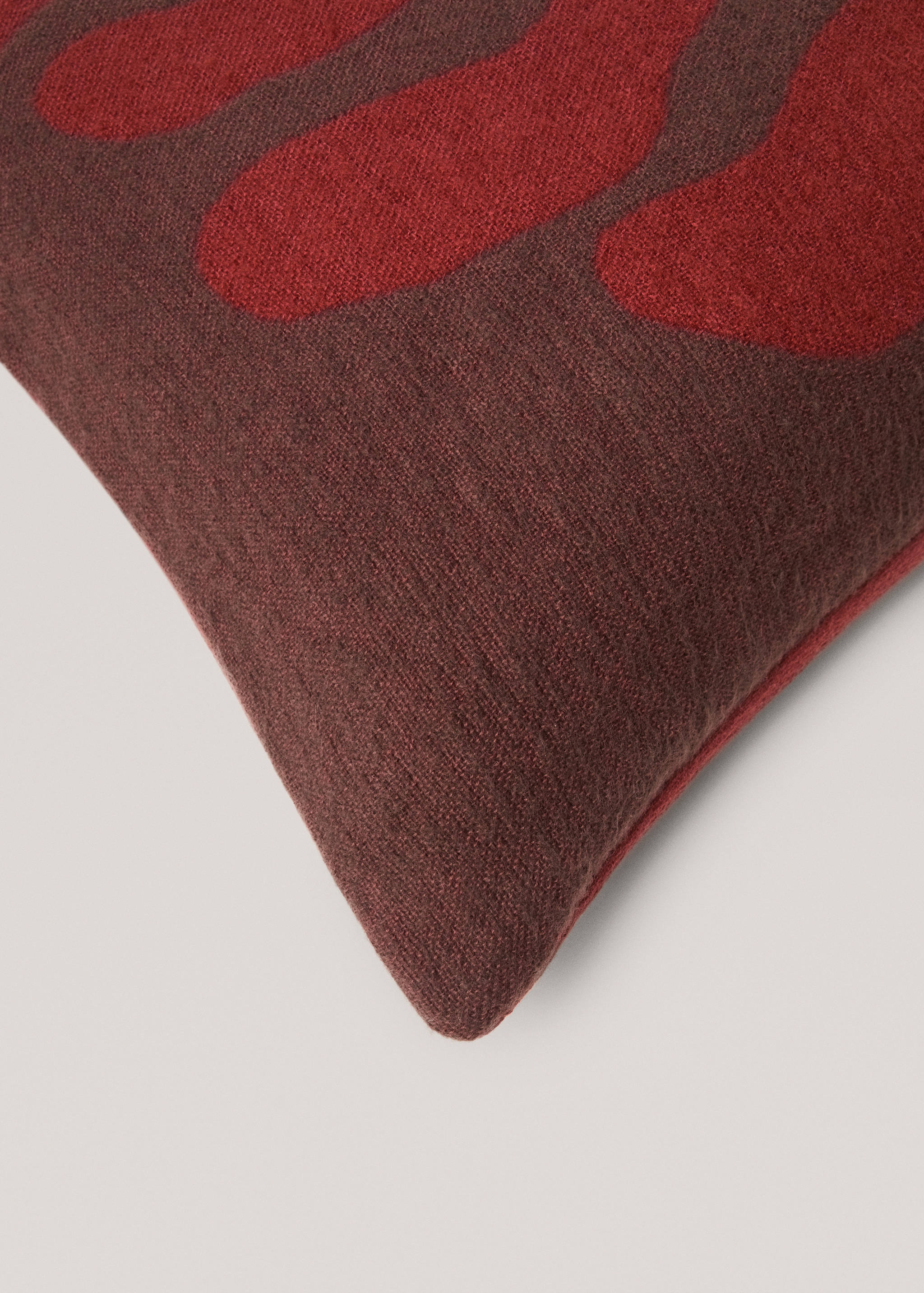 Cotton cushion cover with leaf design - Details of the article 4