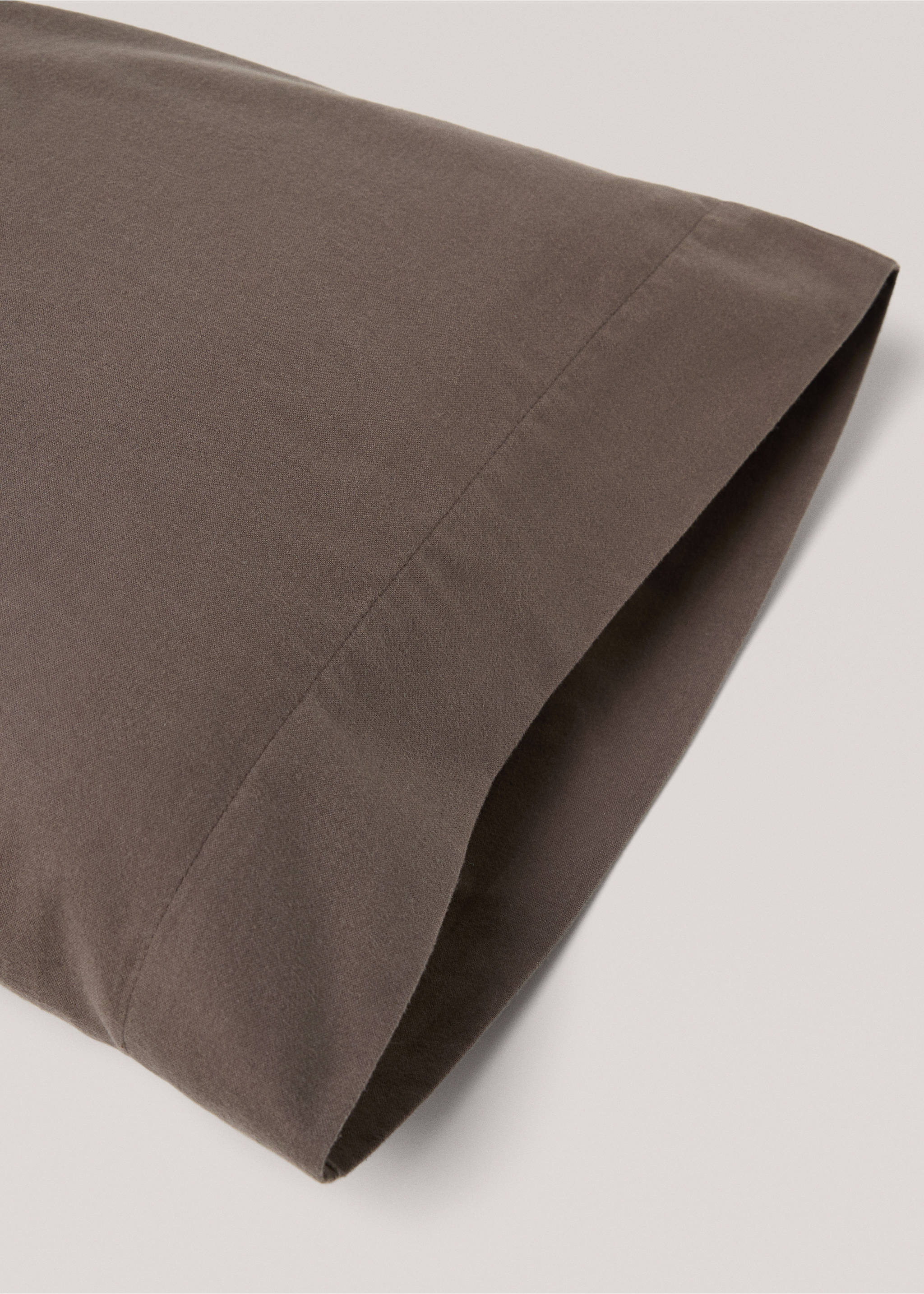 Flannel pillow case 45x110cm - Details of the article 1, Chocolate. Ref: 77027657-00.