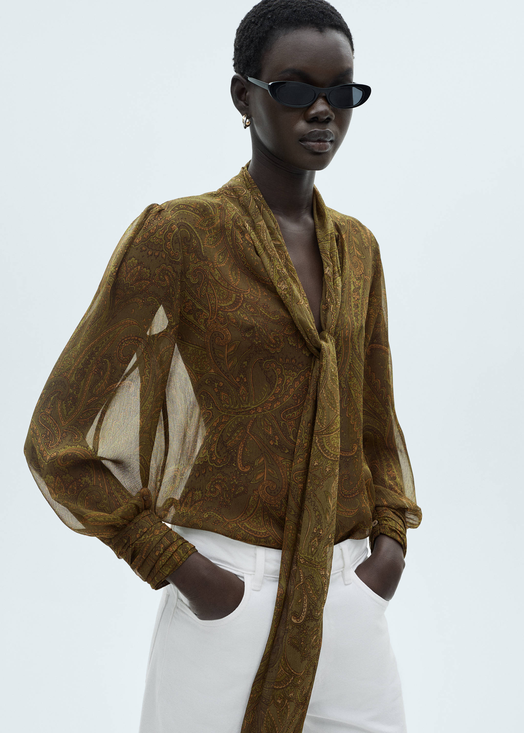 Blusa estampada lazo - Plano medio