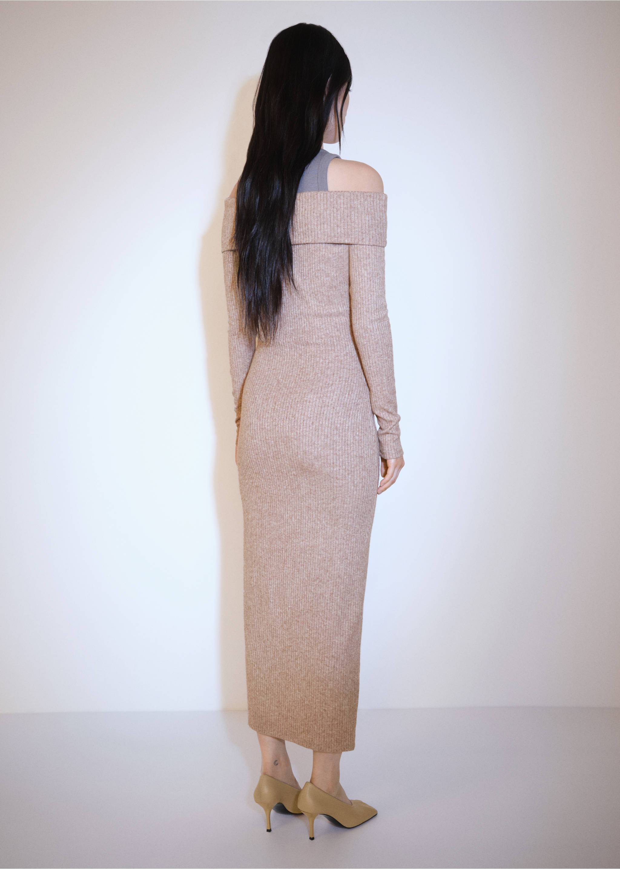 Pletena haljina otvorenih ramena - Stražnji dio artikla, Bež. Ref: 77027688-00.