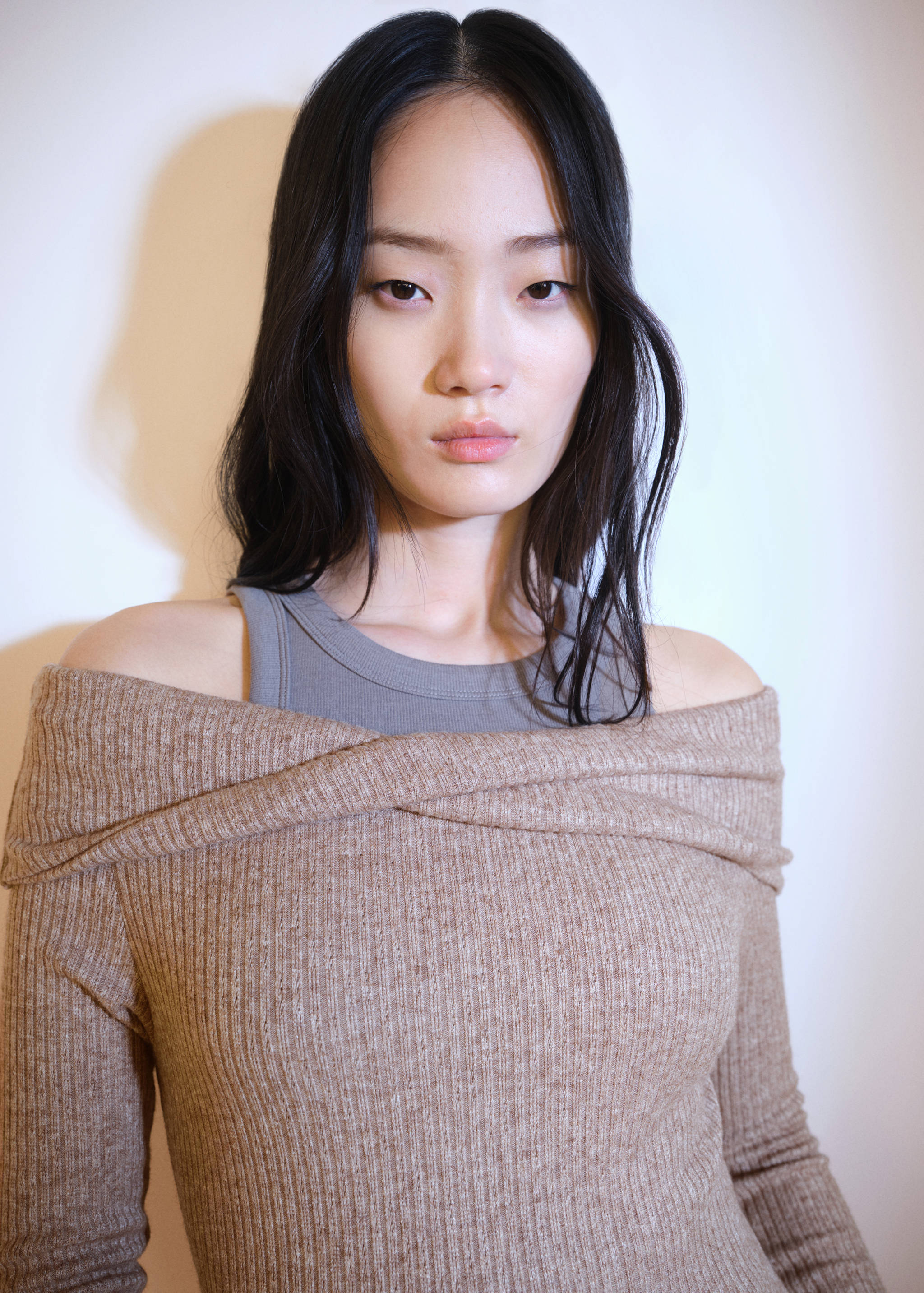 Off-the-shoulder knitted dress - Details of the article 1